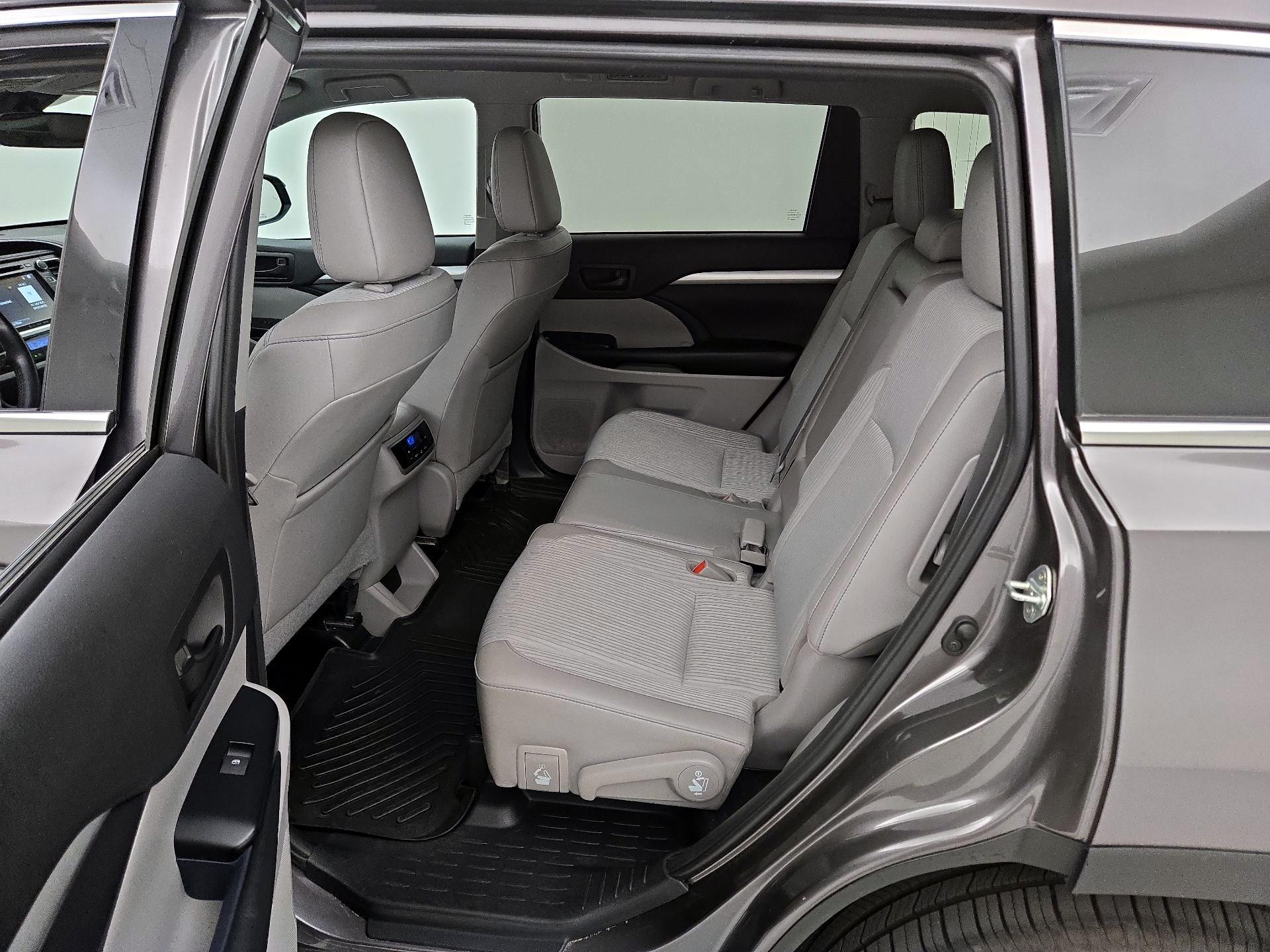 Thumbnail: 2019 Toyota Highlander - 19