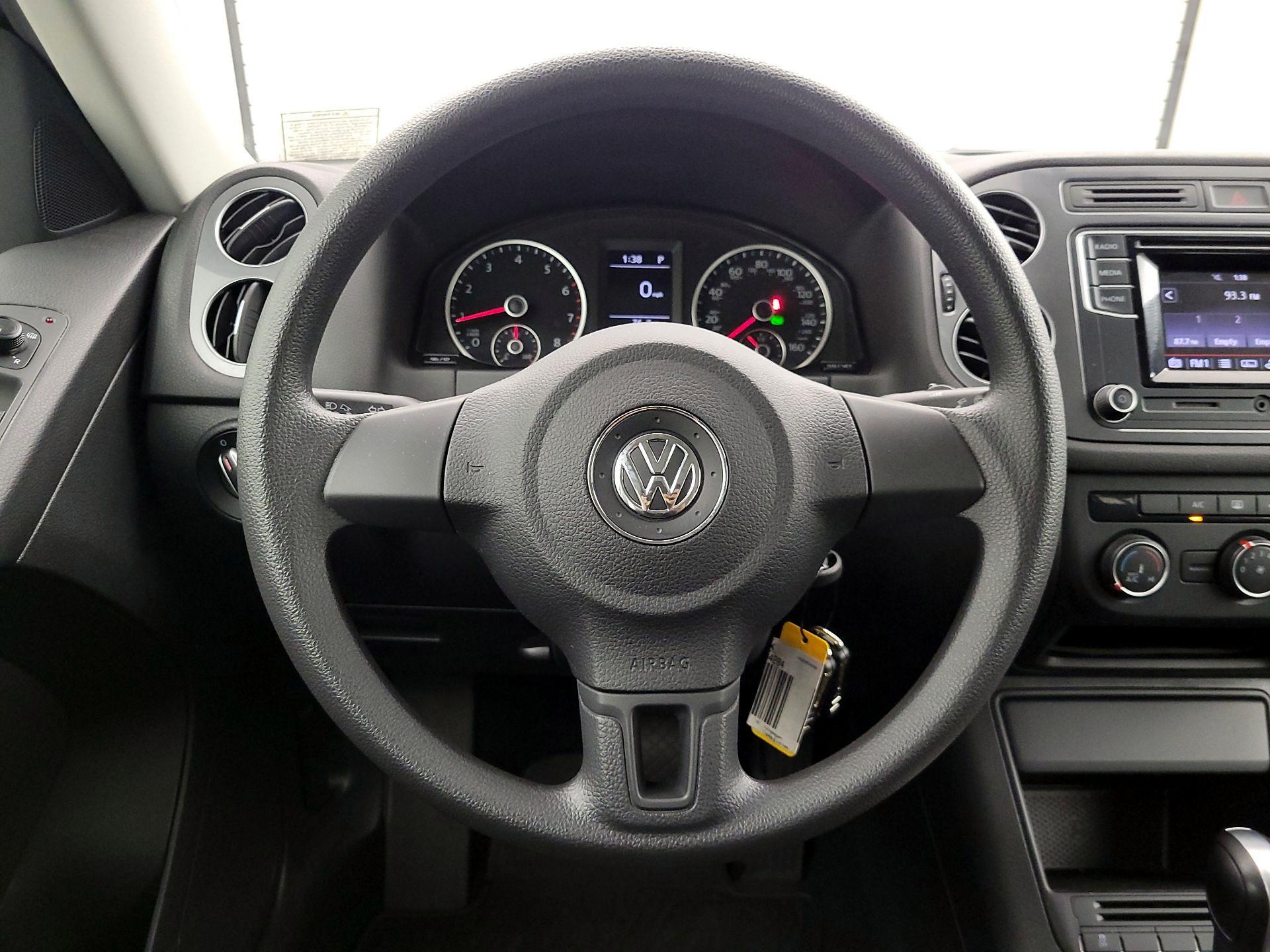 Thumbnail: 2018 Volkswagen Tiguan - 10
