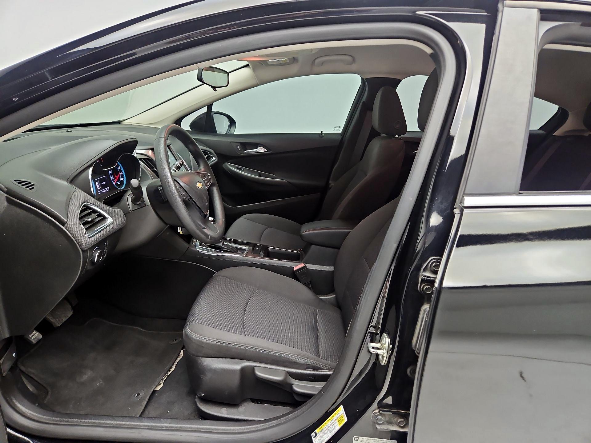 Thumbnail: 2017 Chevrolet Cruze - 11