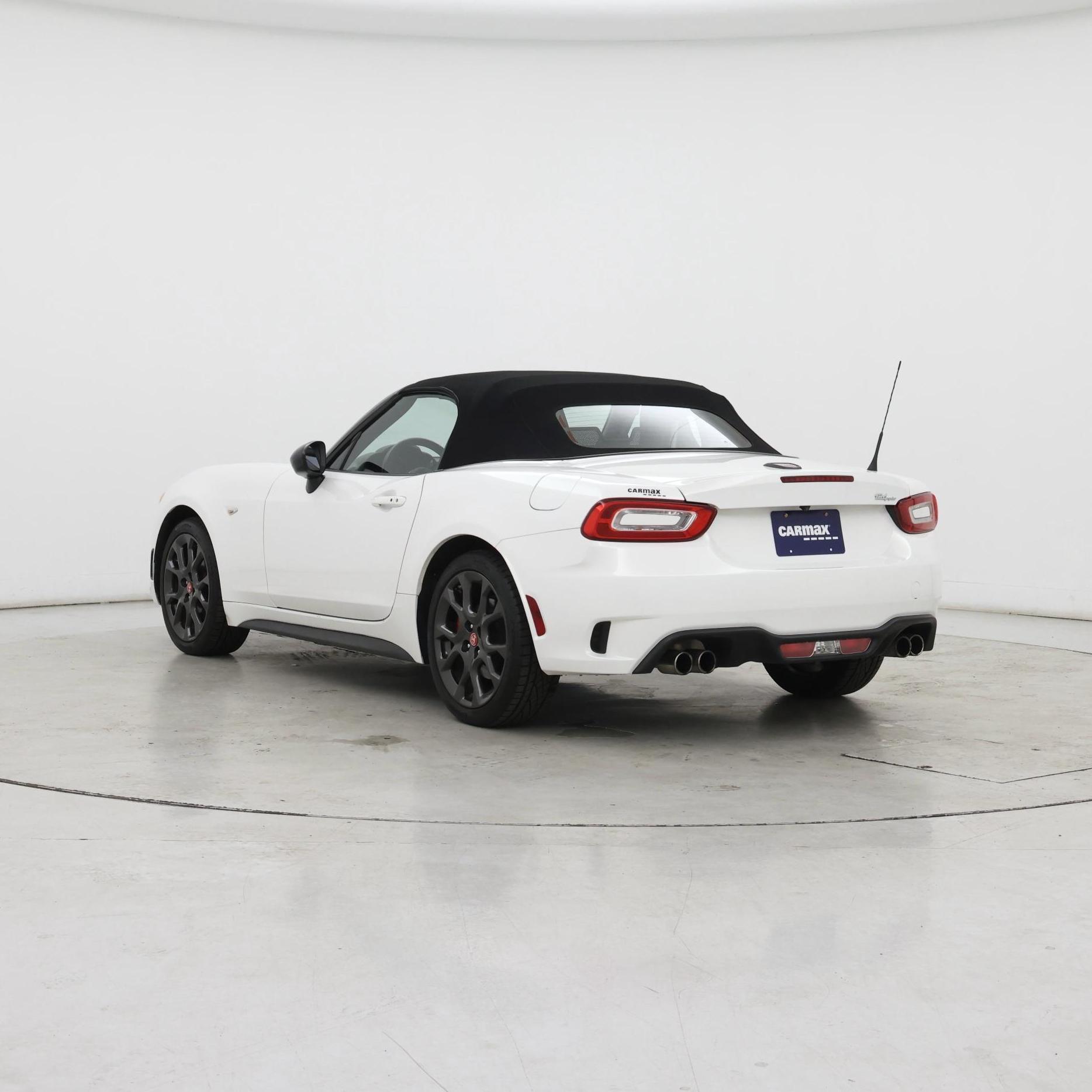 Thumbnail: 2017 Fiat 124 Spider - 2