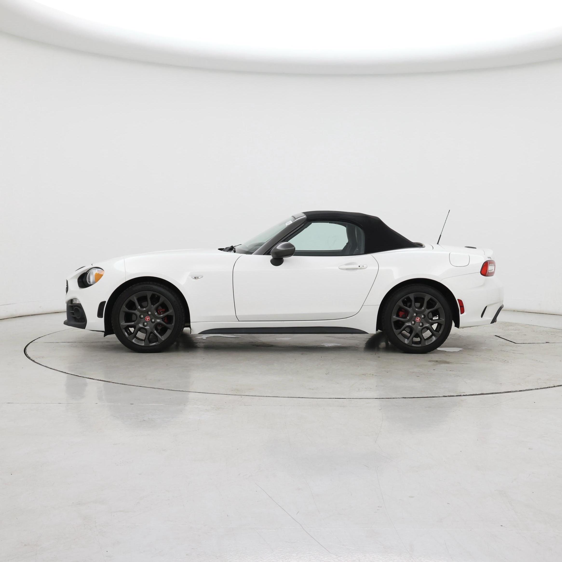 Thumbnail: 2017 Fiat 124 Spider - 3