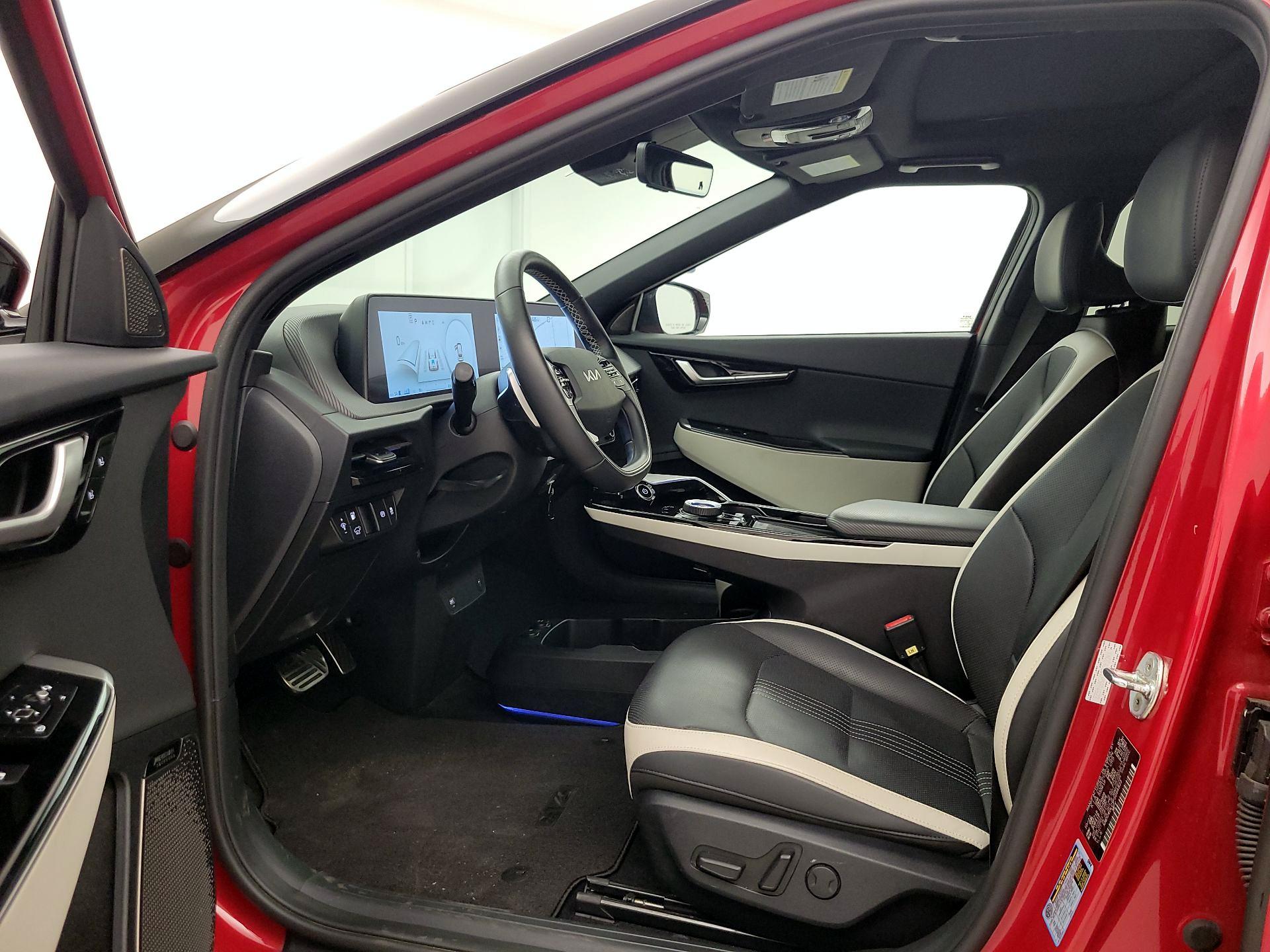 Thumbnail: 2023 Kia EV6 - 11