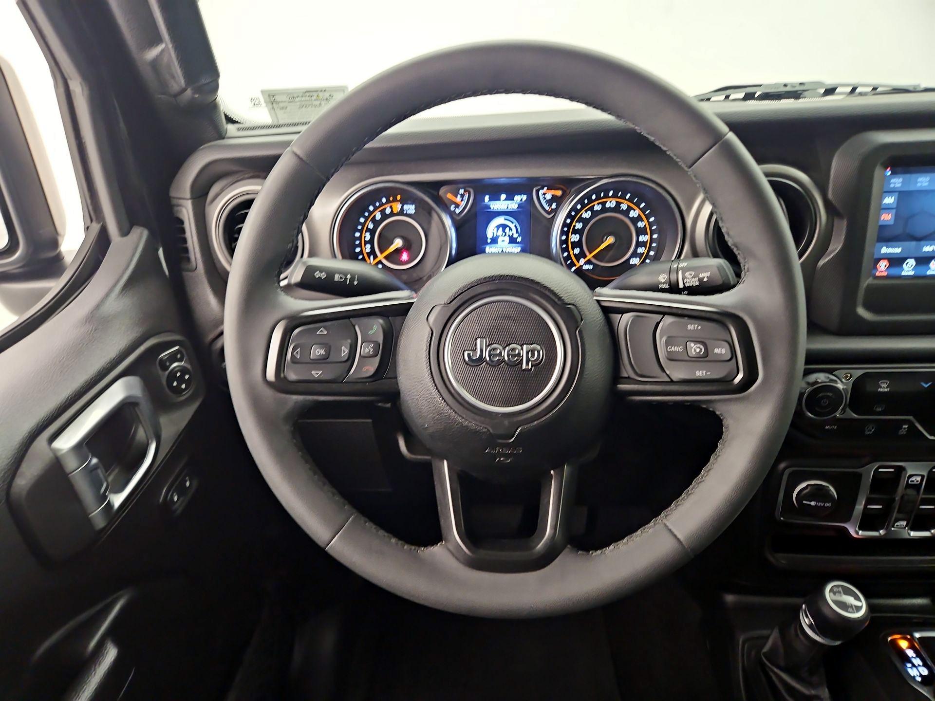 Thumbnail: 2023 Jeep Gladiator - 10