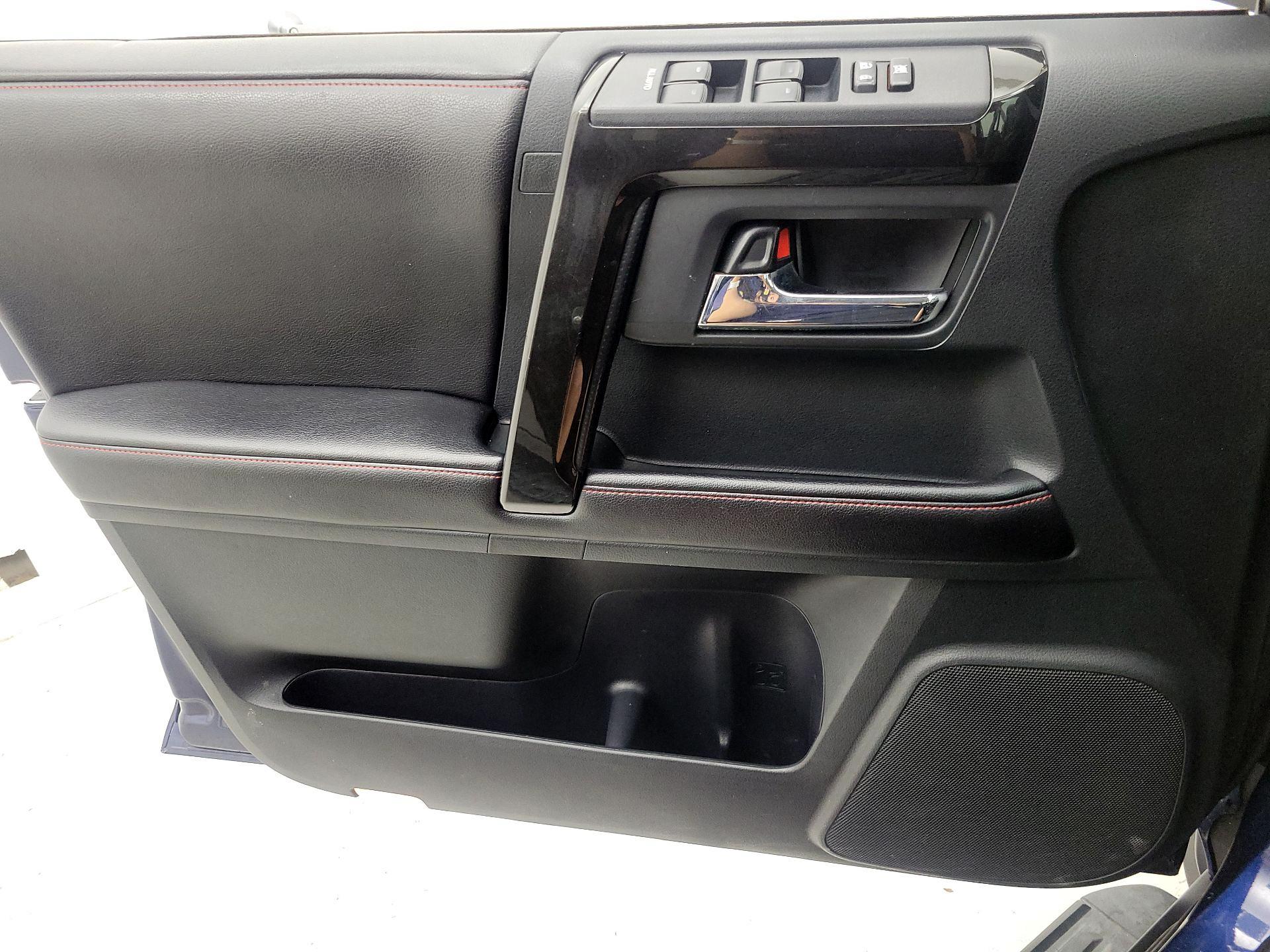 Thumbnail: 2015 Toyota 4Runner - 12