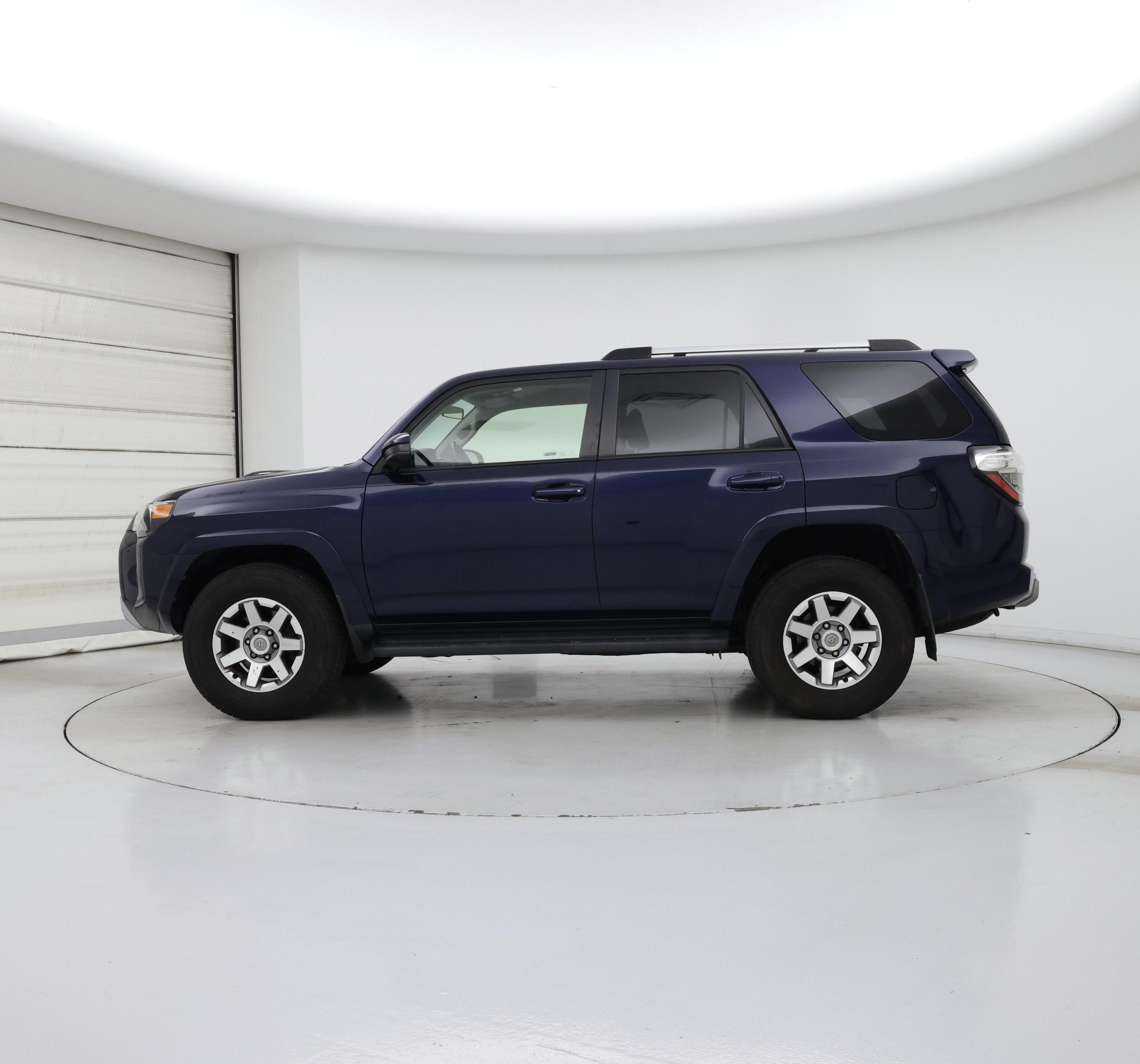 Thumbnail: 2015 Toyota 4Runner - 3
