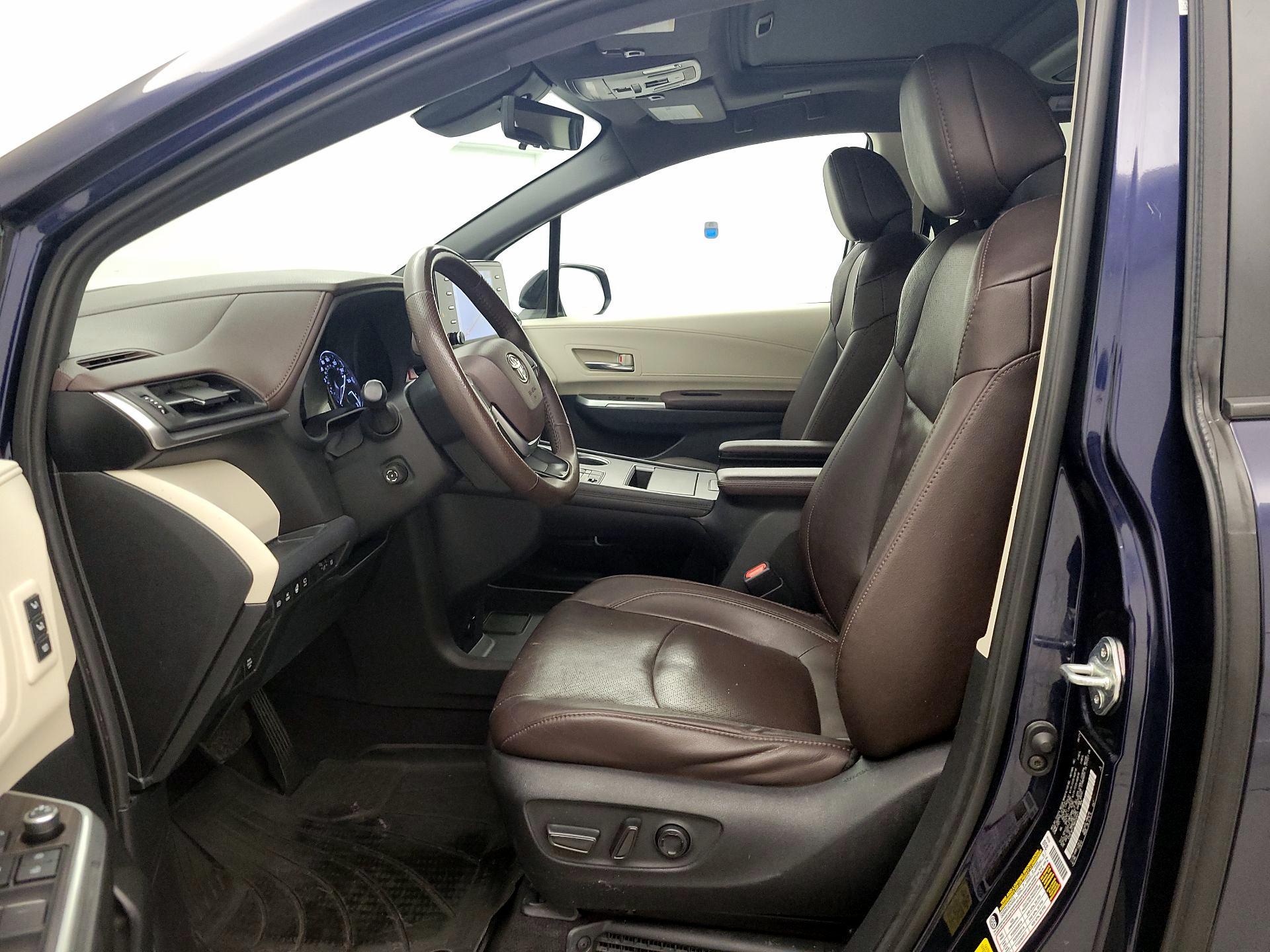 Thumbnail: 2021 Toyota Sienna - 11