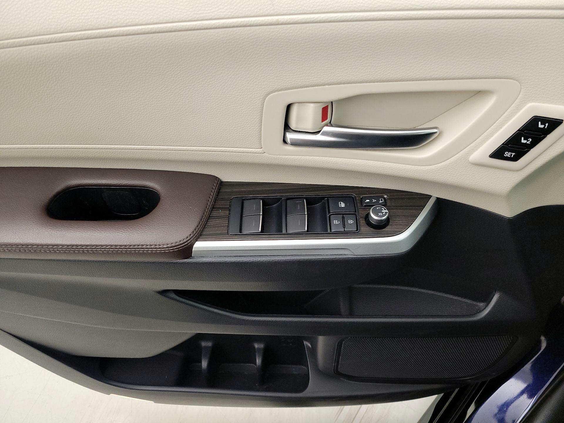 Thumbnail: 2021 Toyota Sienna - 12