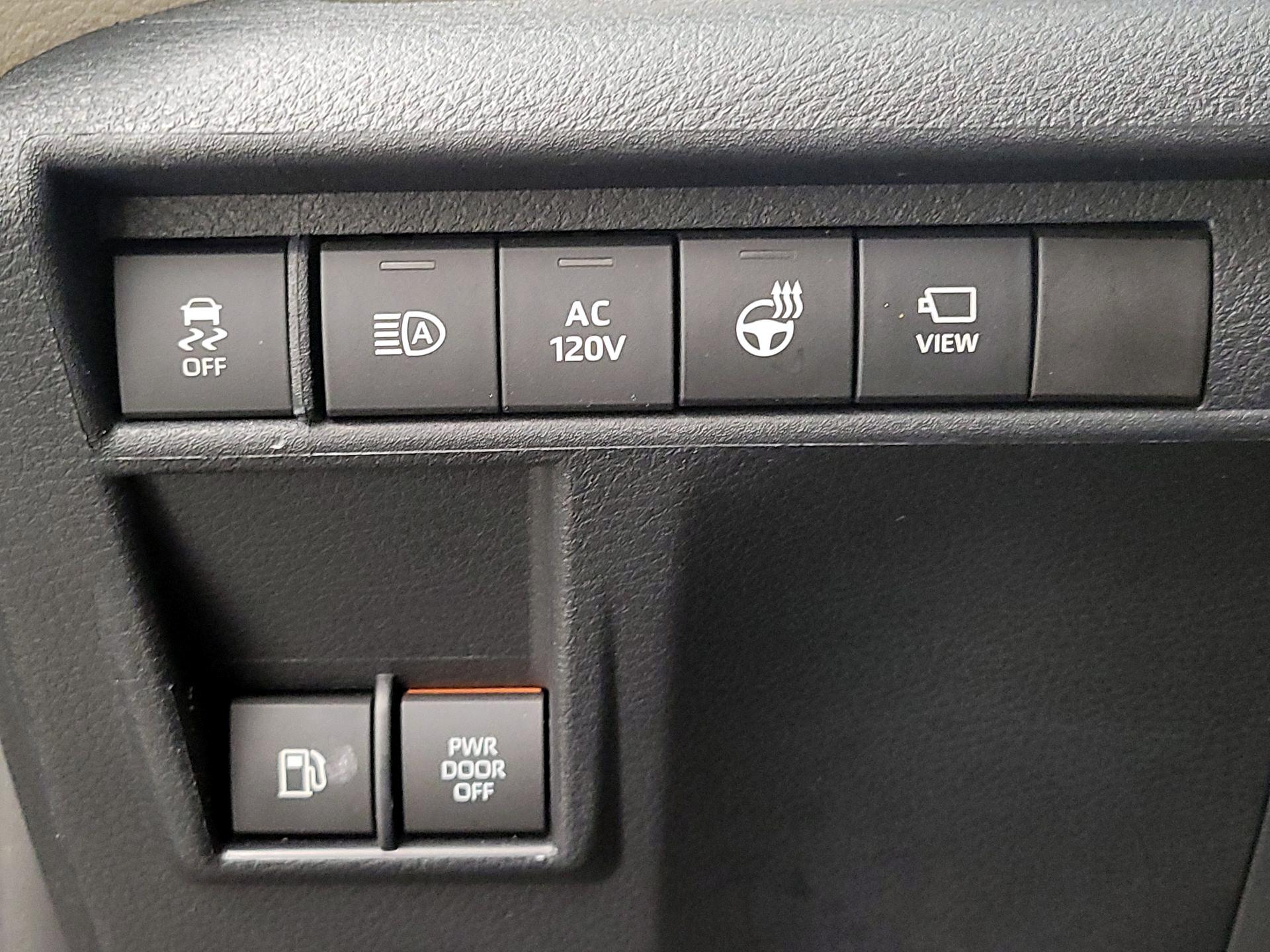 Thumbnail: 2021 Toyota Sienna - 13