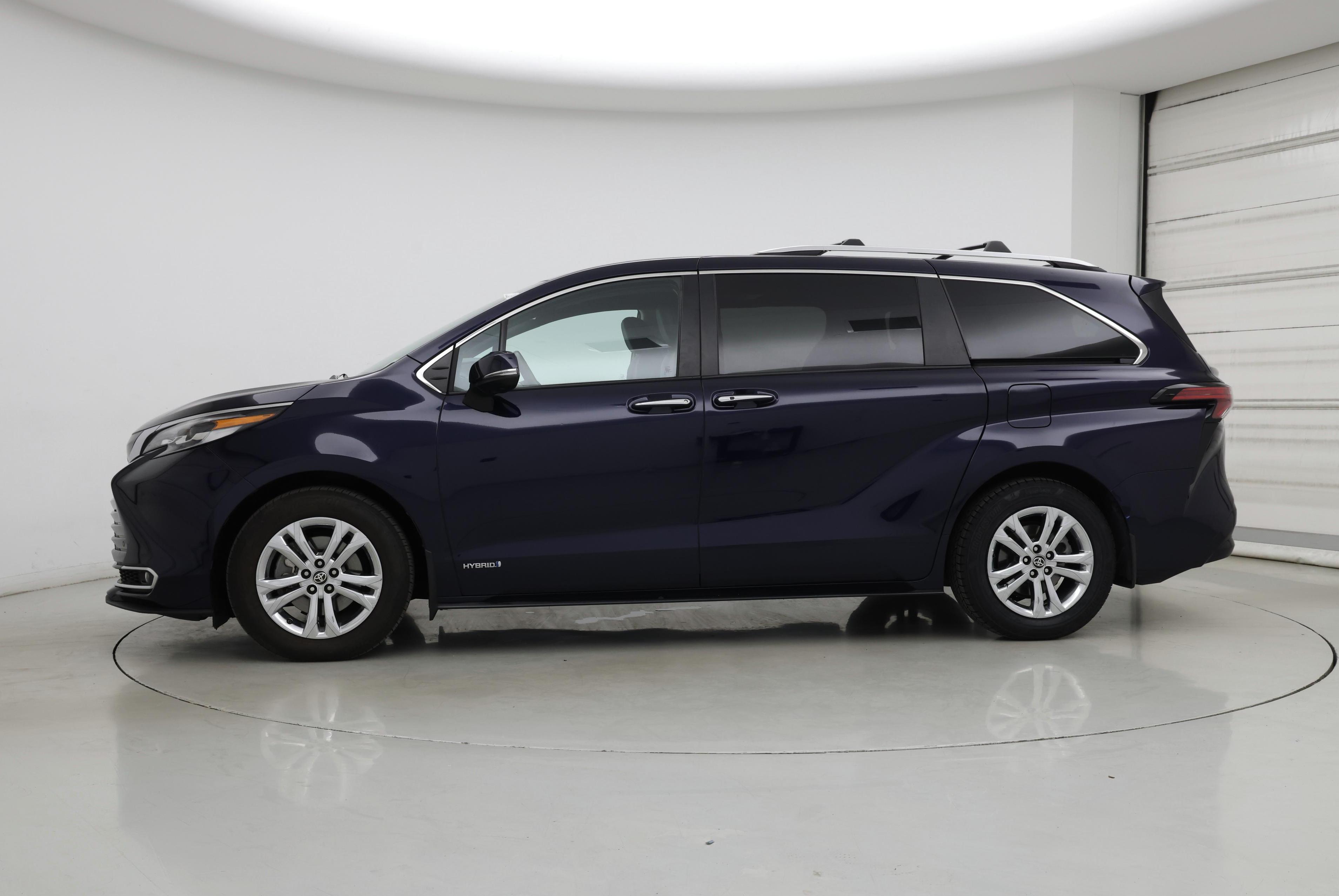 Thumbnail: 2021 Toyota Sienna - 3