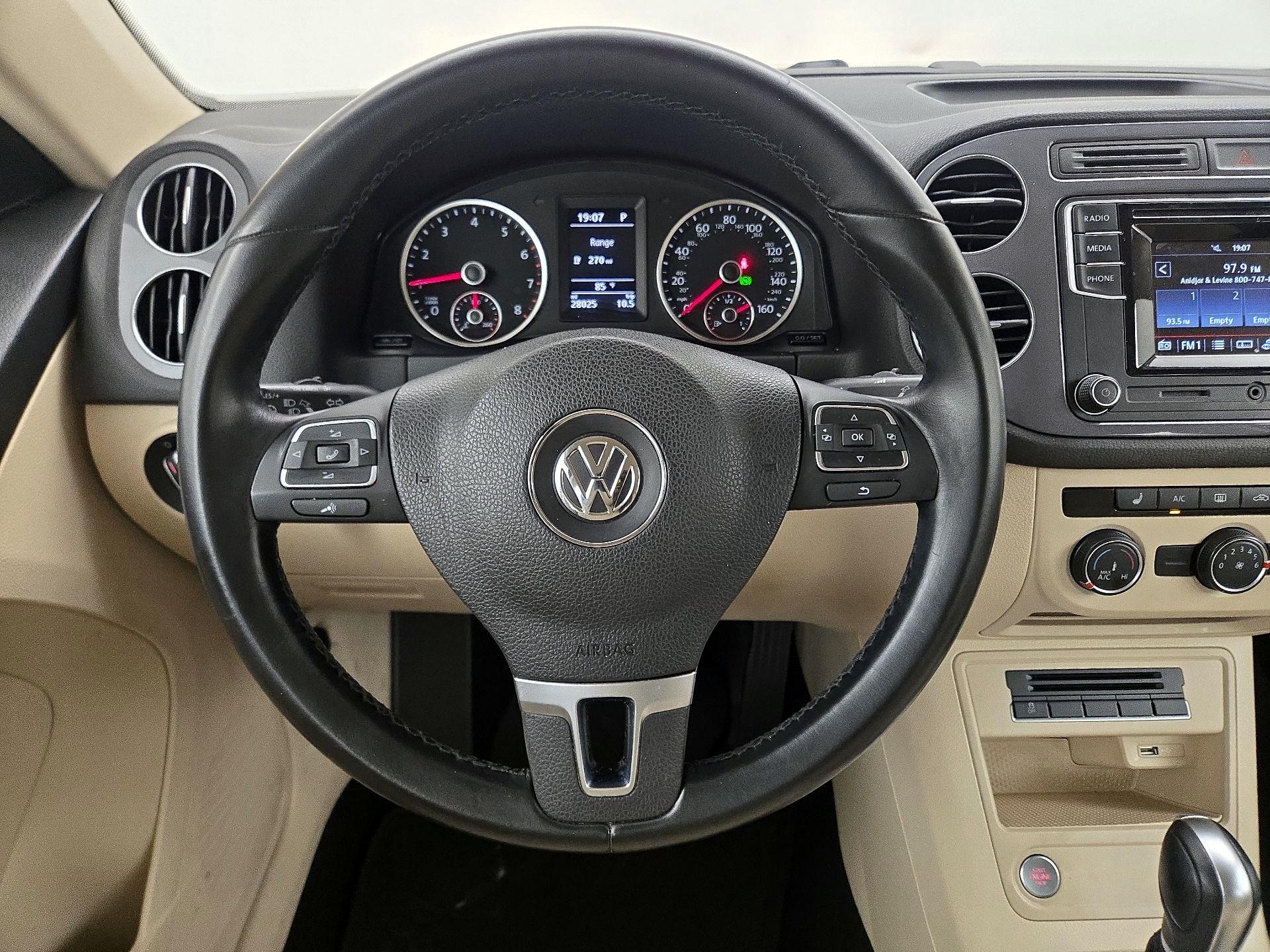 Thumbnail: 2016 Volkswagen Tiguan - 10