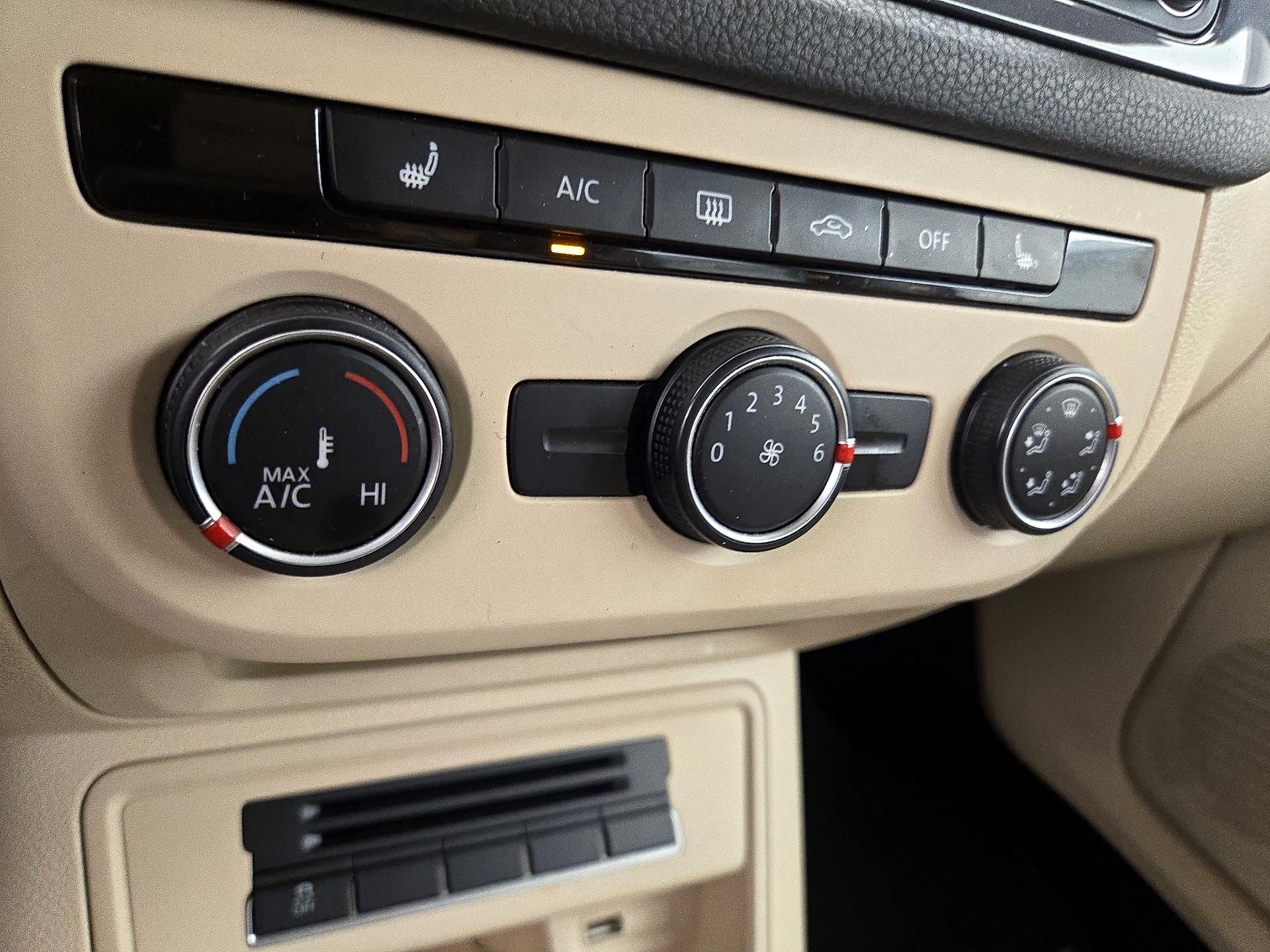 Thumbnail: 2016 Volkswagen Tiguan - 16