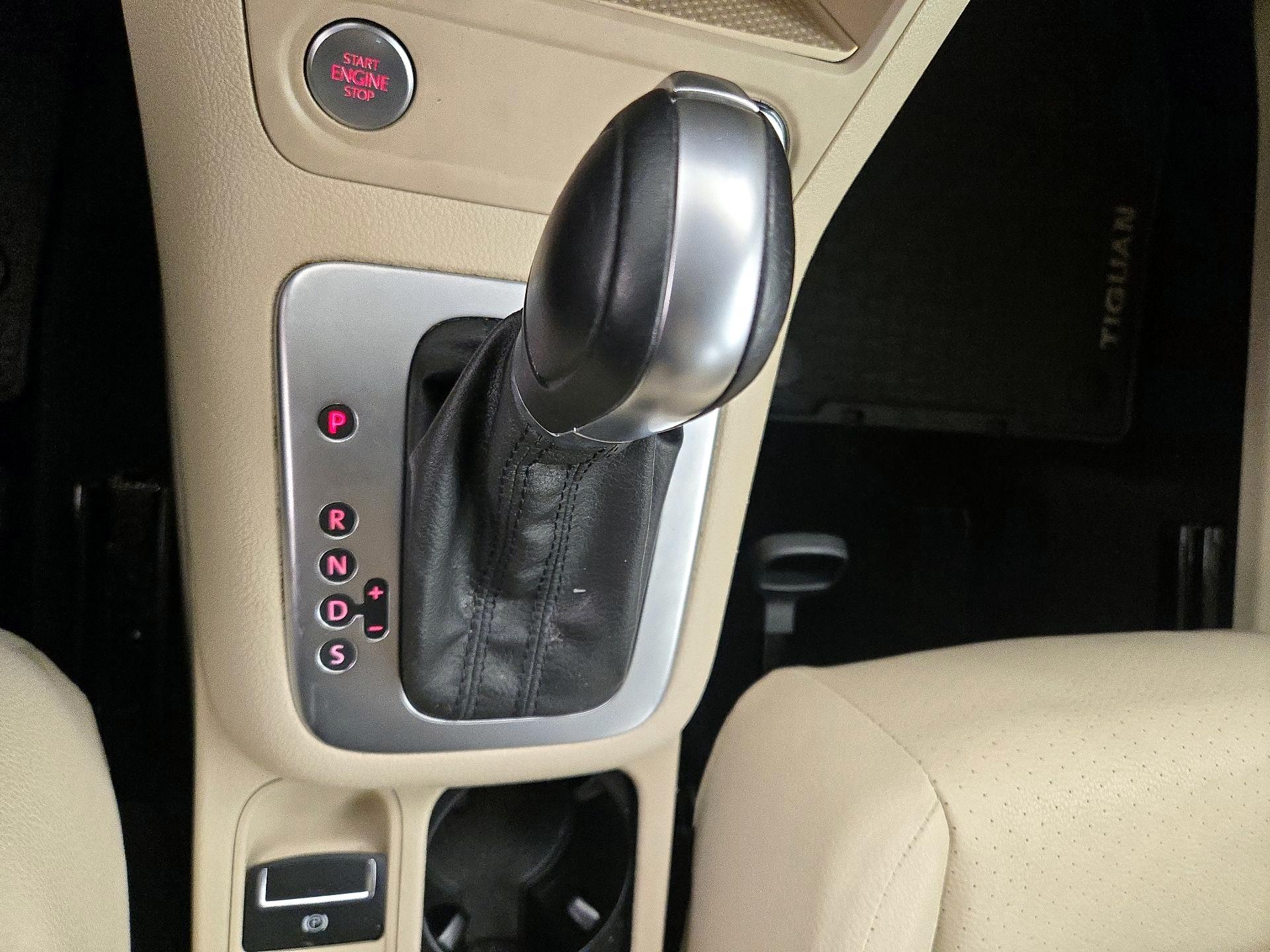 Thumbnail: 2016 Volkswagen Tiguan - 17