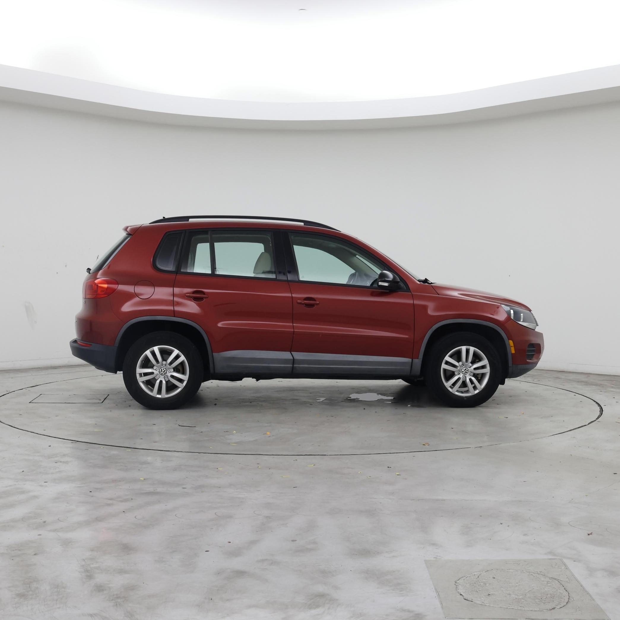 Thumbnail: 2016 Volkswagen Tiguan - 7