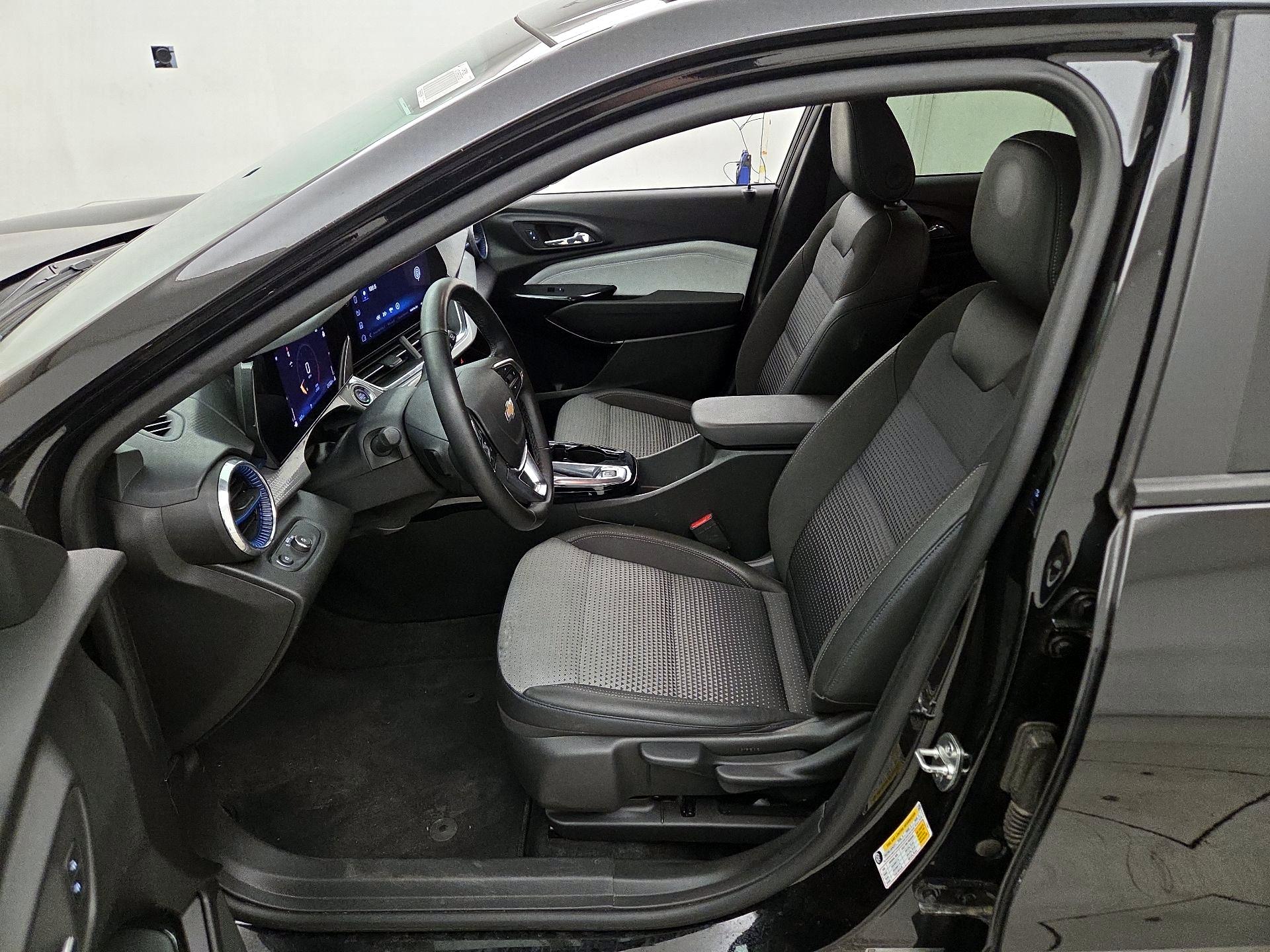 Thumbnail: 2025 Chevrolet Trax - 11