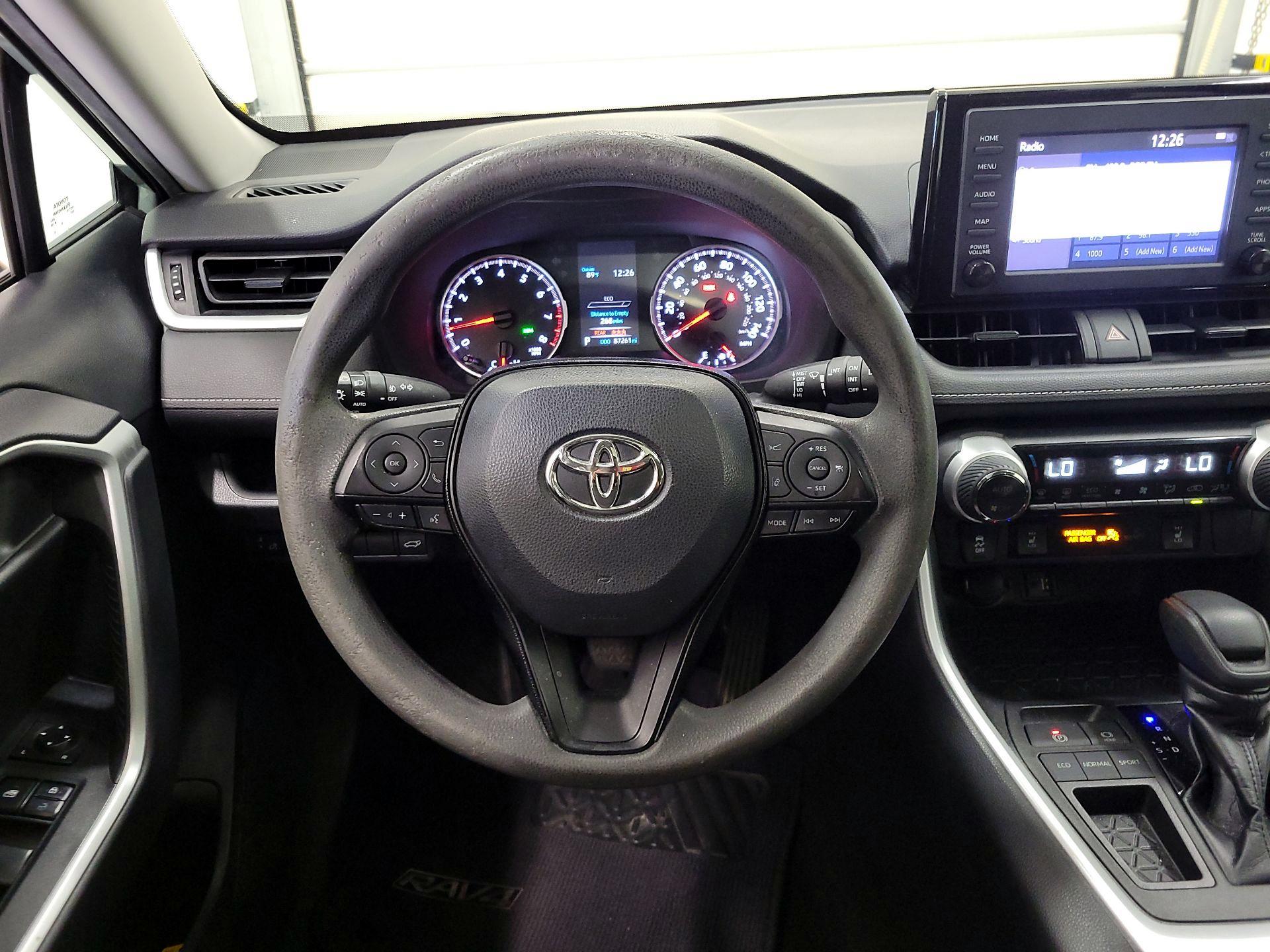 Thumbnail: 2019 Toyota RAV4 - 10