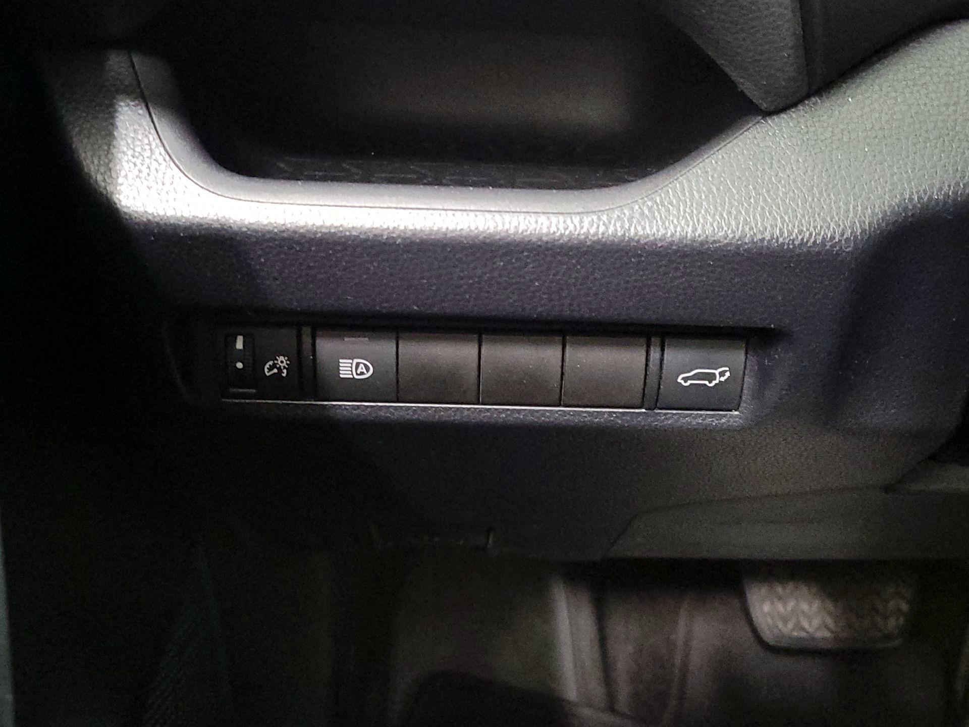 Thumbnail: 2019 Toyota RAV4 - 13