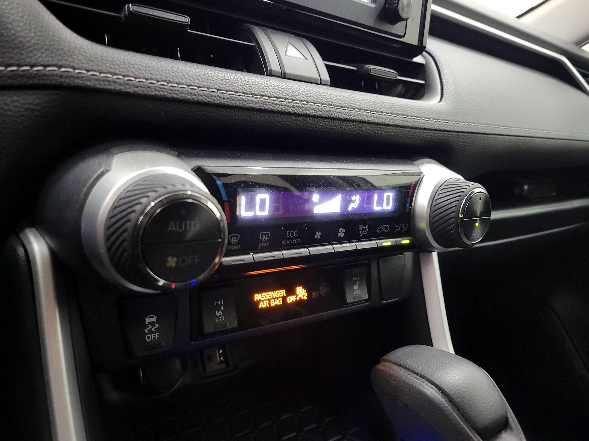 Thumbnail: 2019 Toyota RAV4 - 16