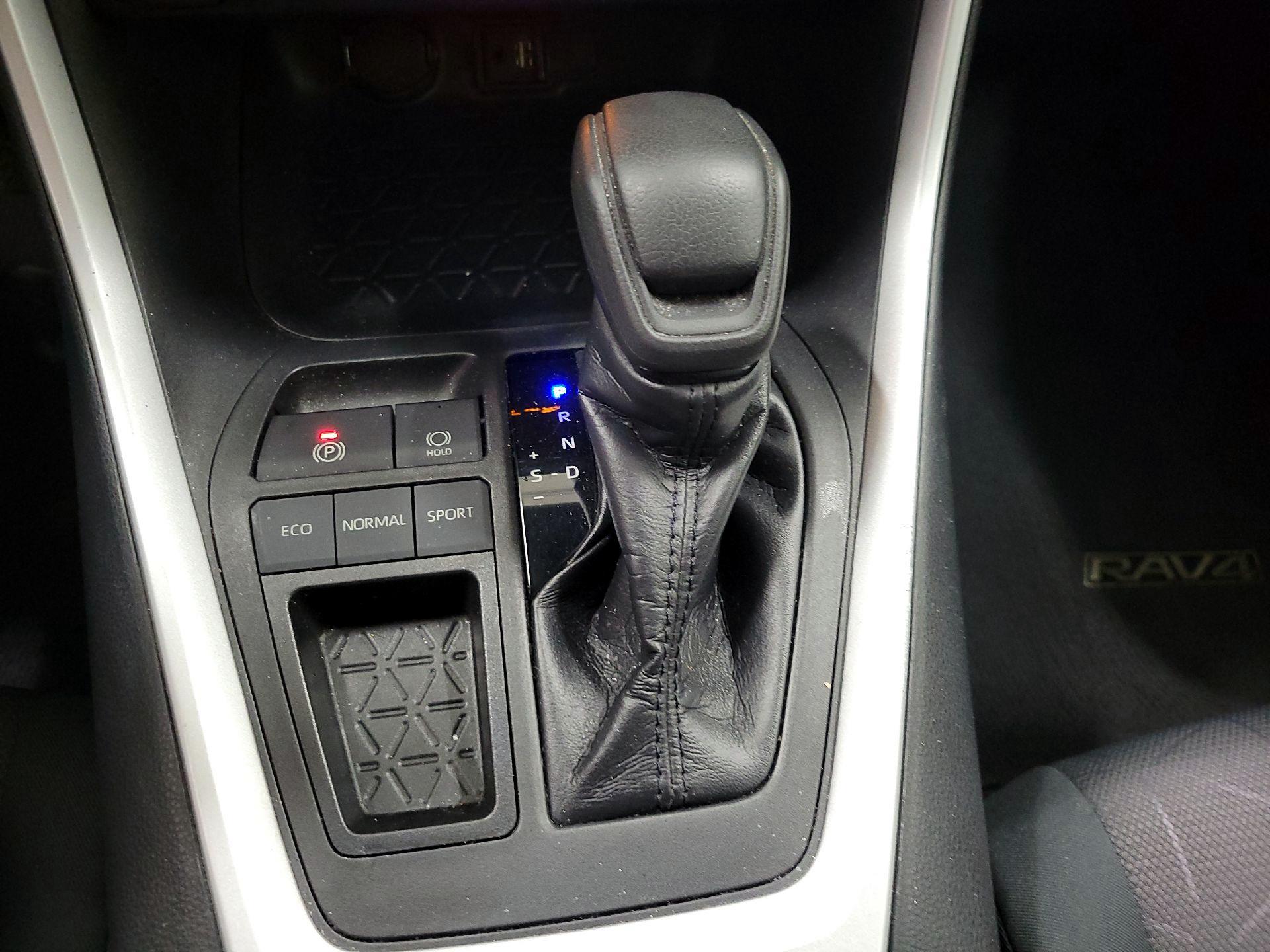 Thumbnail: 2019 Toyota RAV4 - 17
