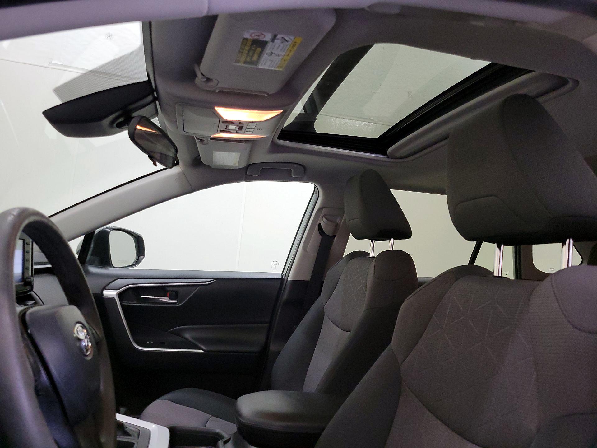 Thumbnail: 2019 Toyota RAV4 - 19