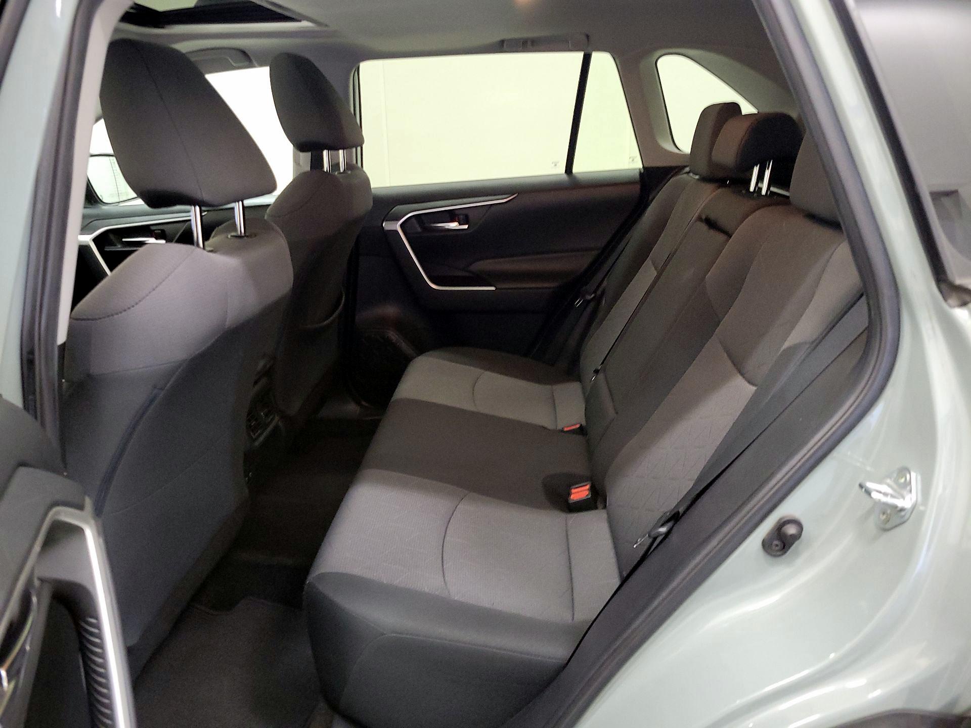 Thumbnail: 2019 Toyota RAV4 - 20