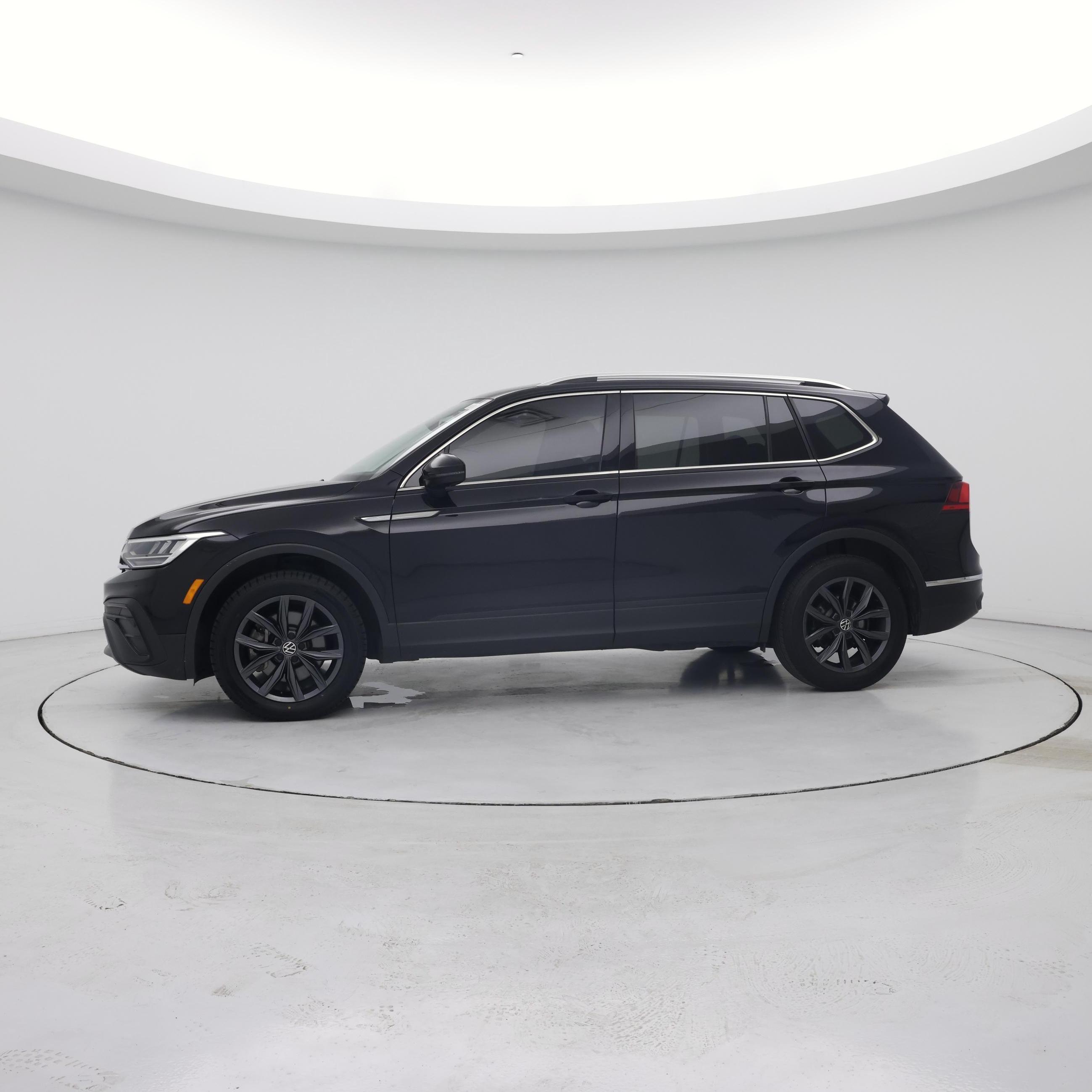 Thumbnail: 2023 Volkswagen Tiguan - 3