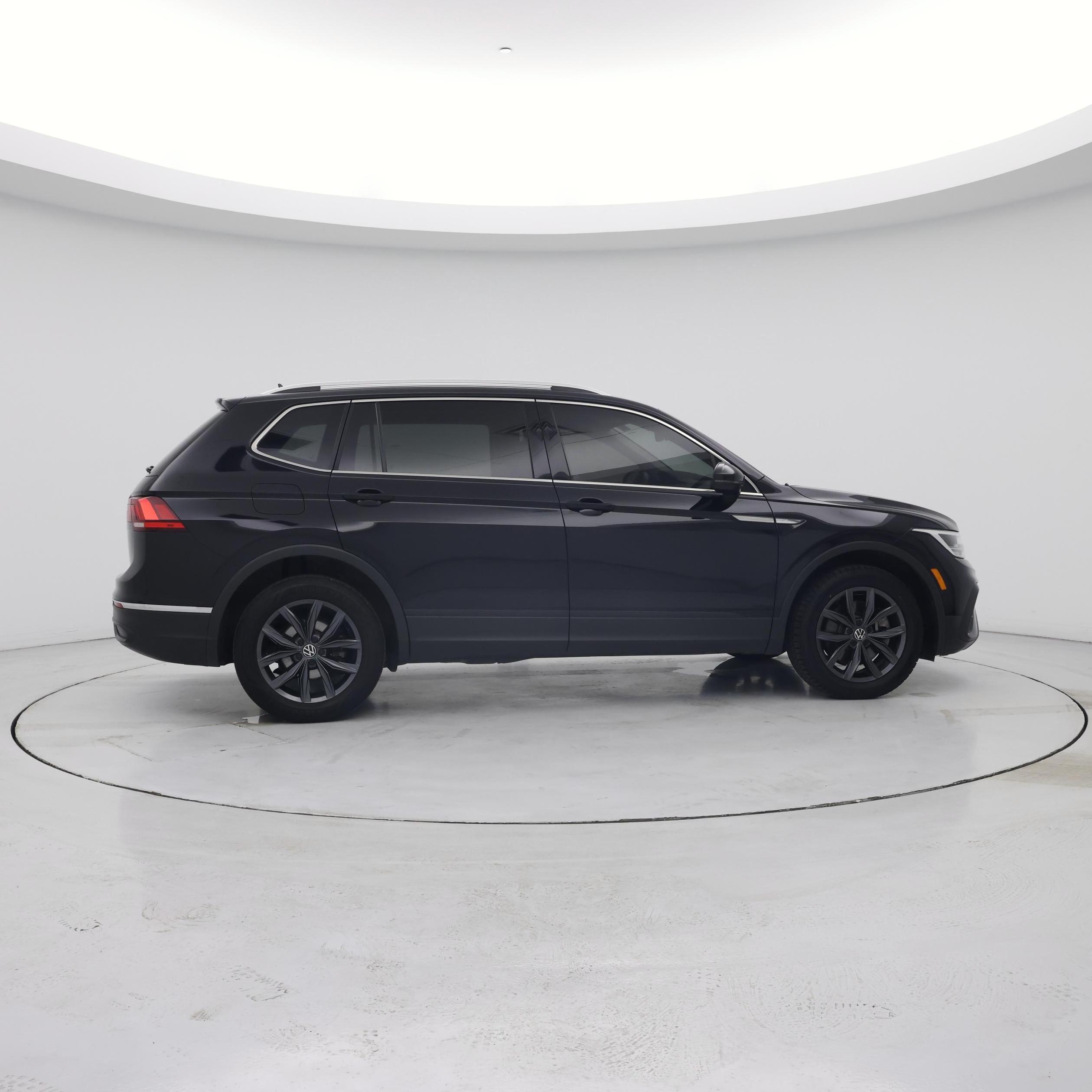 Thumbnail: 2023 Volkswagen Tiguan - 7