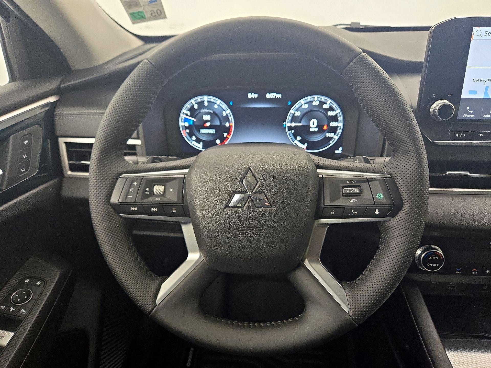Thumbnail: 2022 Mitsubishi Outlander - 10