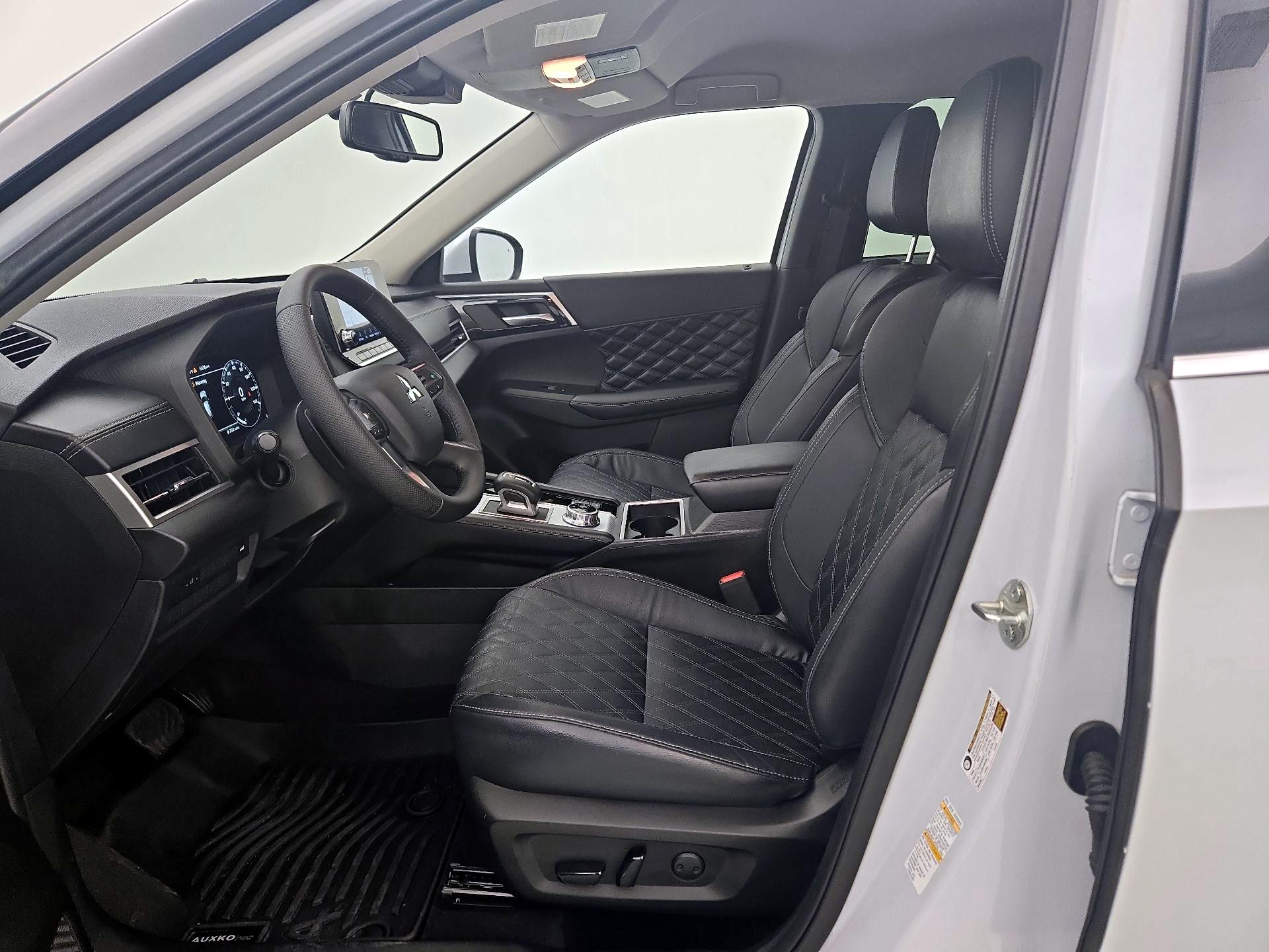 Thumbnail: 2022 Mitsubishi Outlander - 11