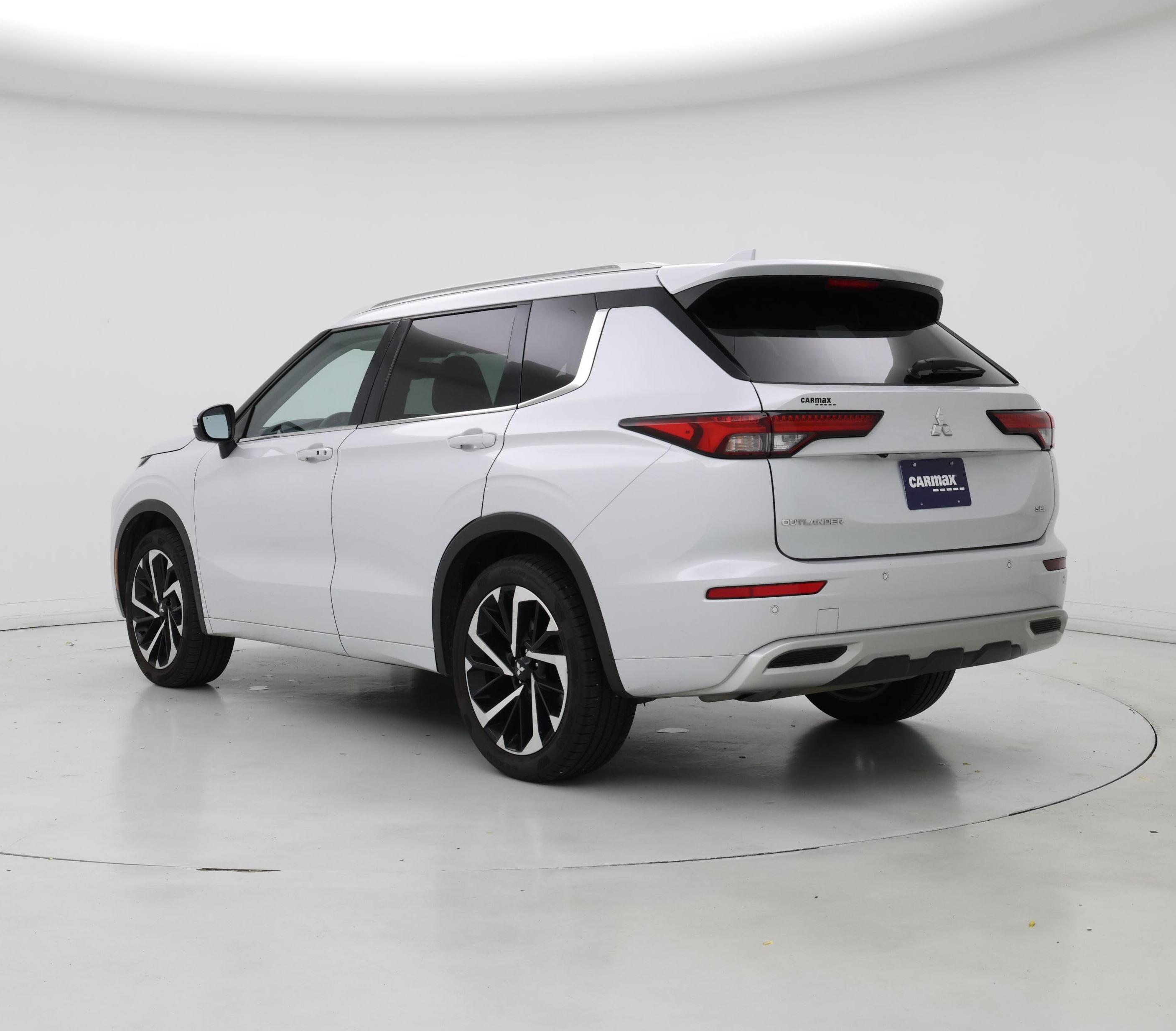 Thumbnail: 2022 Mitsubishi Outlander - 2