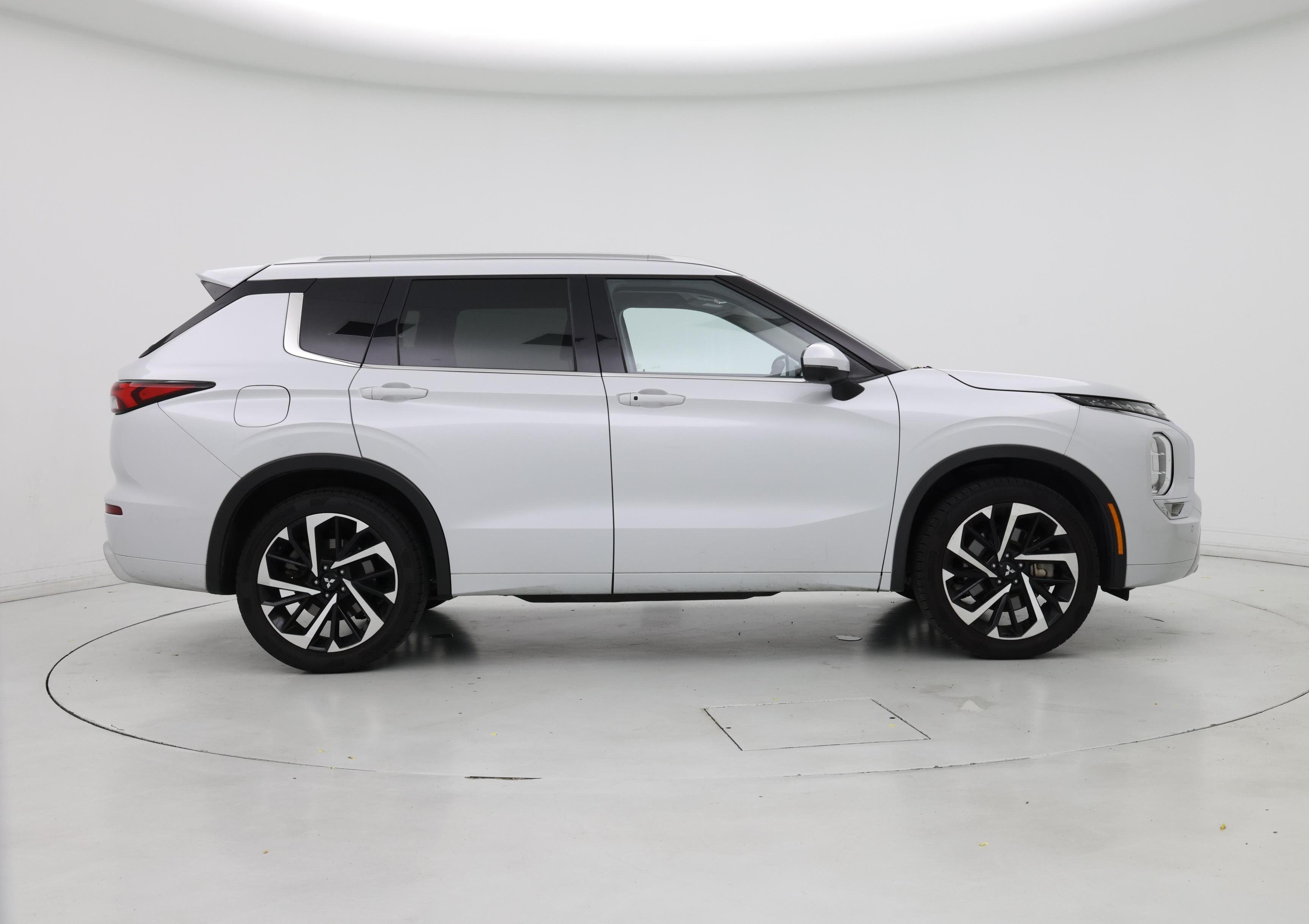 Thumbnail: 2022 Mitsubishi Outlander - 7