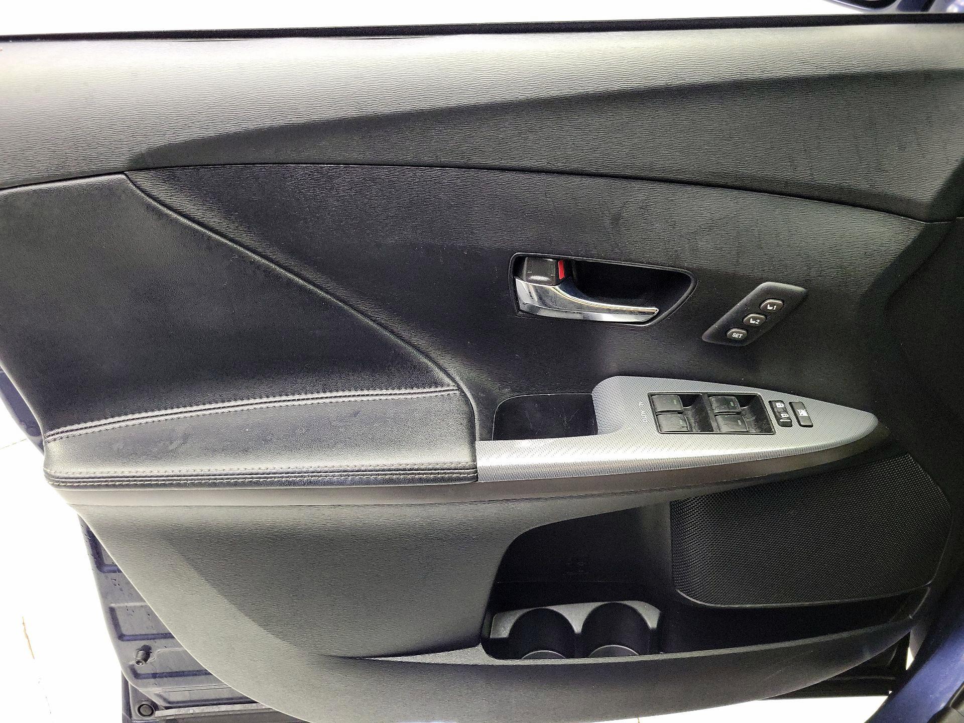 Thumbnail: 2015 Toyota Venza - 12