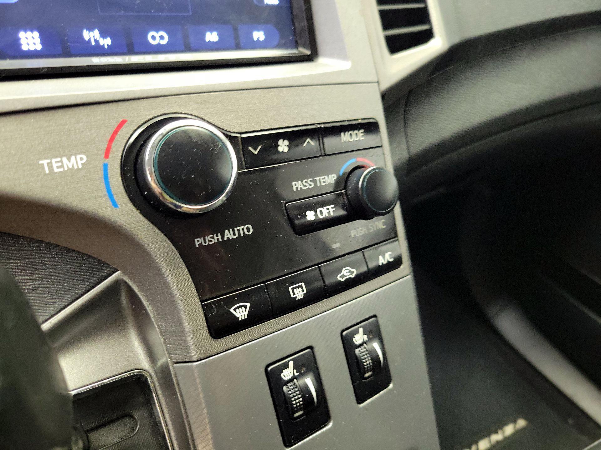 Thumbnail: 2015 Toyota Venza - 15