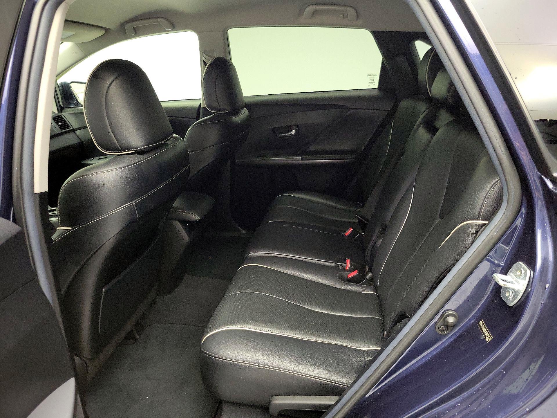 Thumbnail: 2015 Toyota Venza - 18