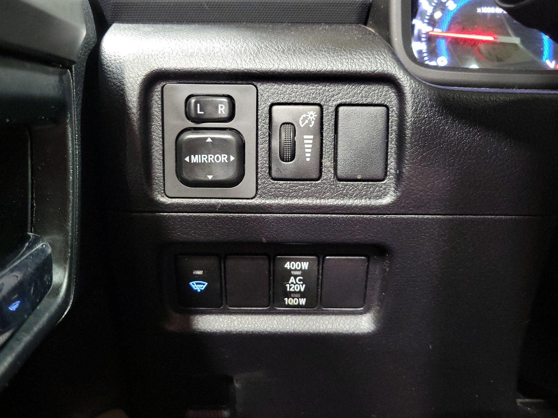 Thumbnail: 2014 Toyota 4Runner - 13