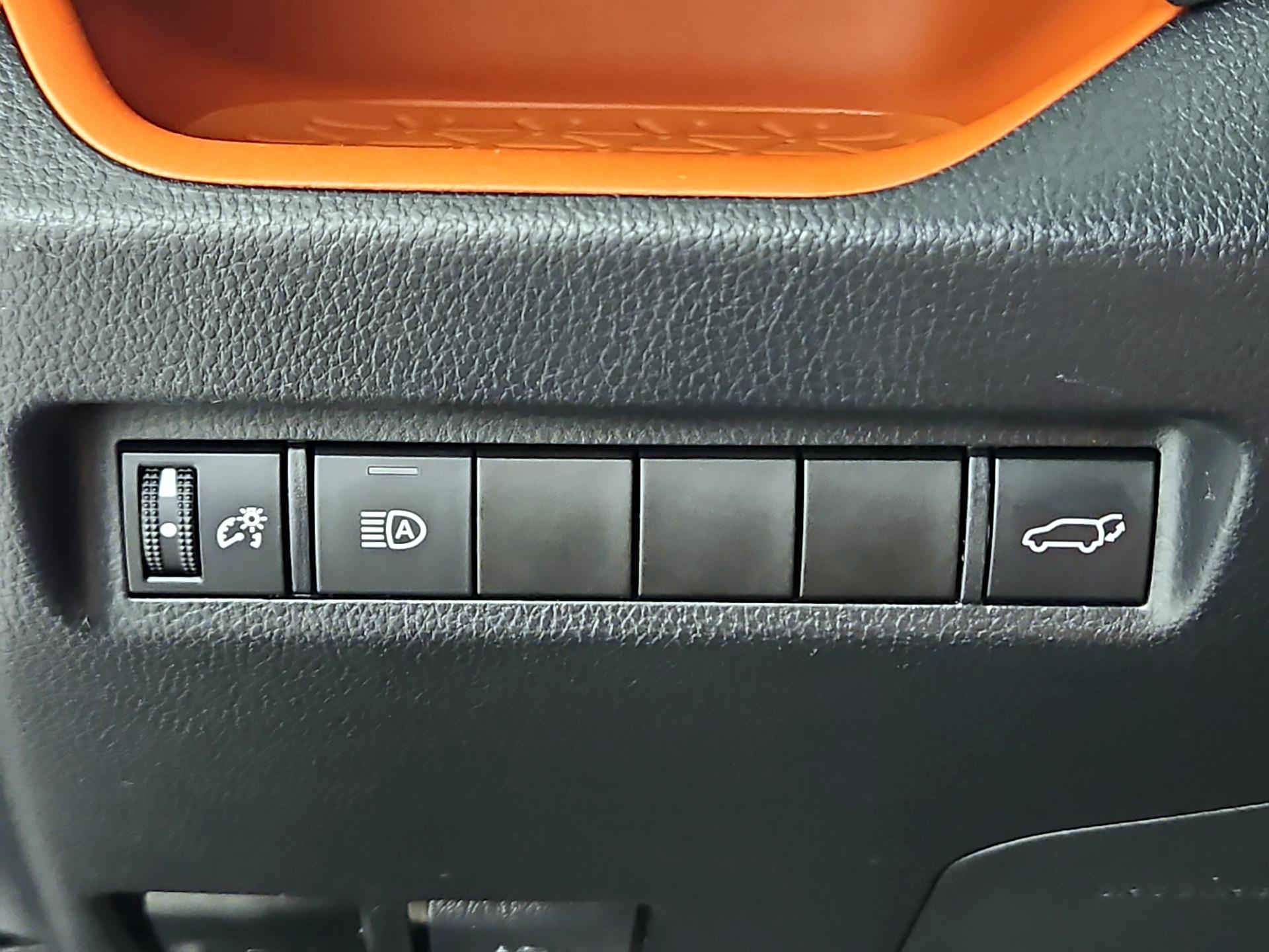 Thumbnail: 2019 Toyota RAV4 - 13