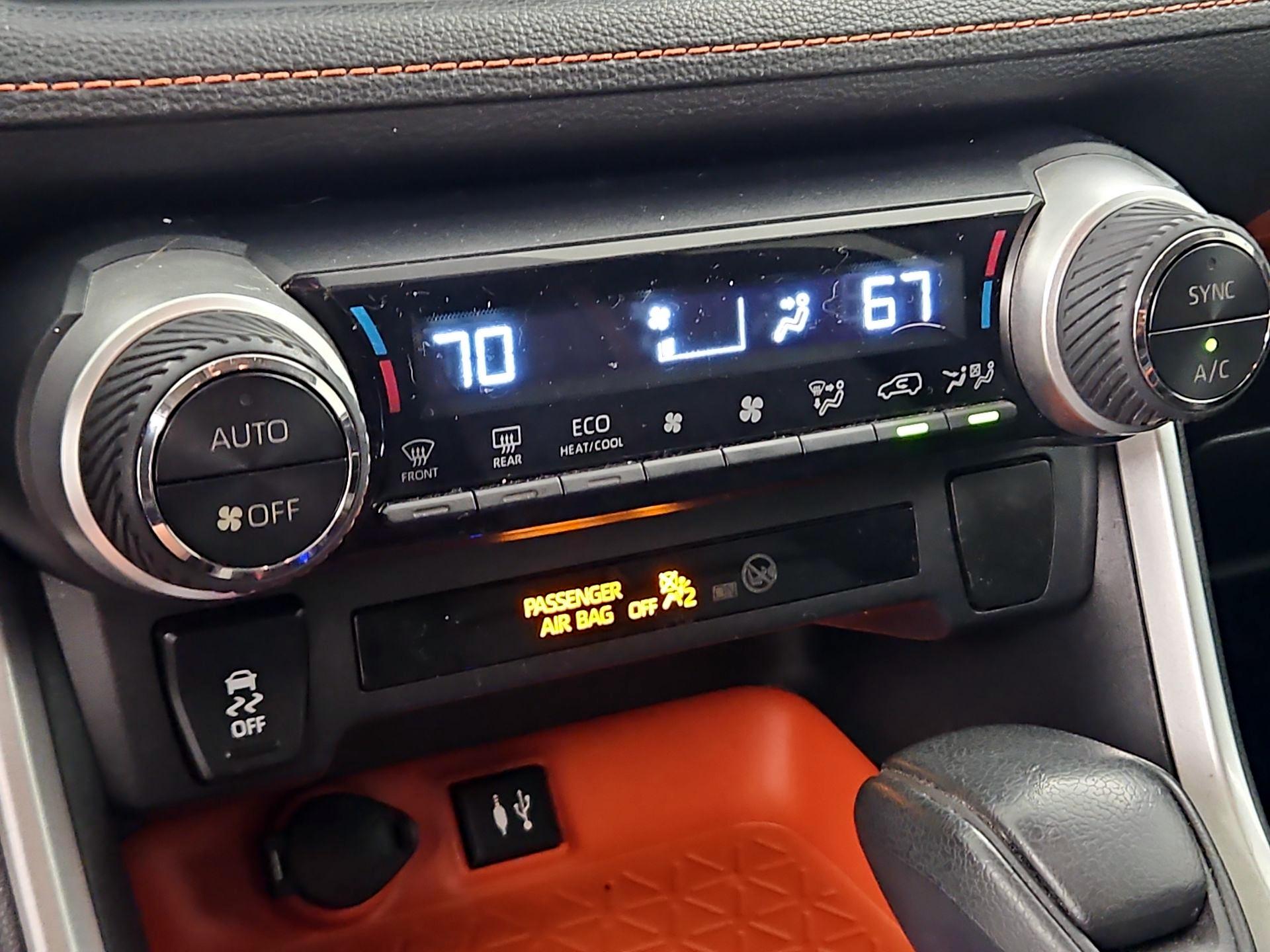 Thumbnail: 2019 Toyota RAV4 - 16