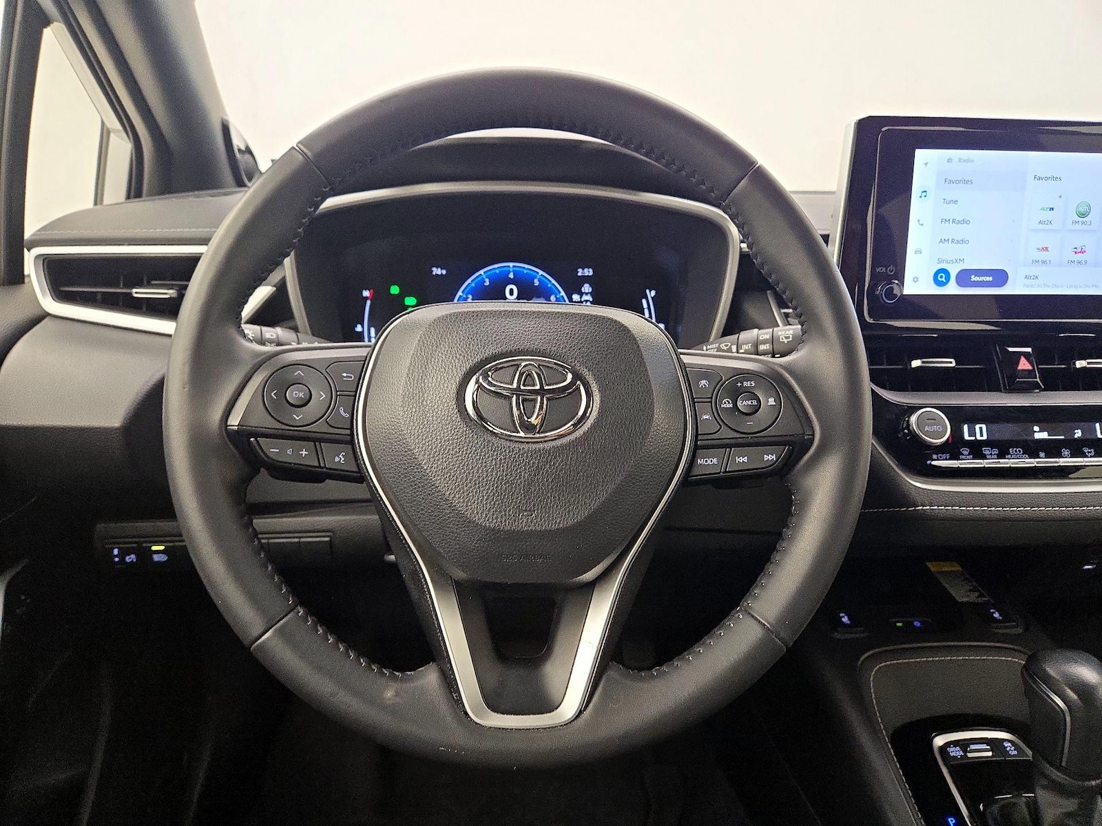 2023 Toyota Corolla Hatchback XSE - Photo 11