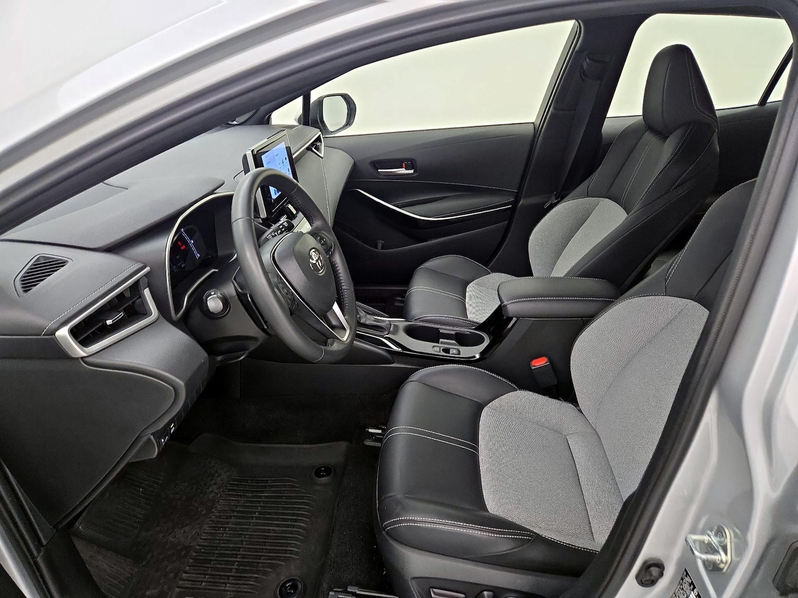 2023 Toyota Corolla Hatchback XSE - Photo 12