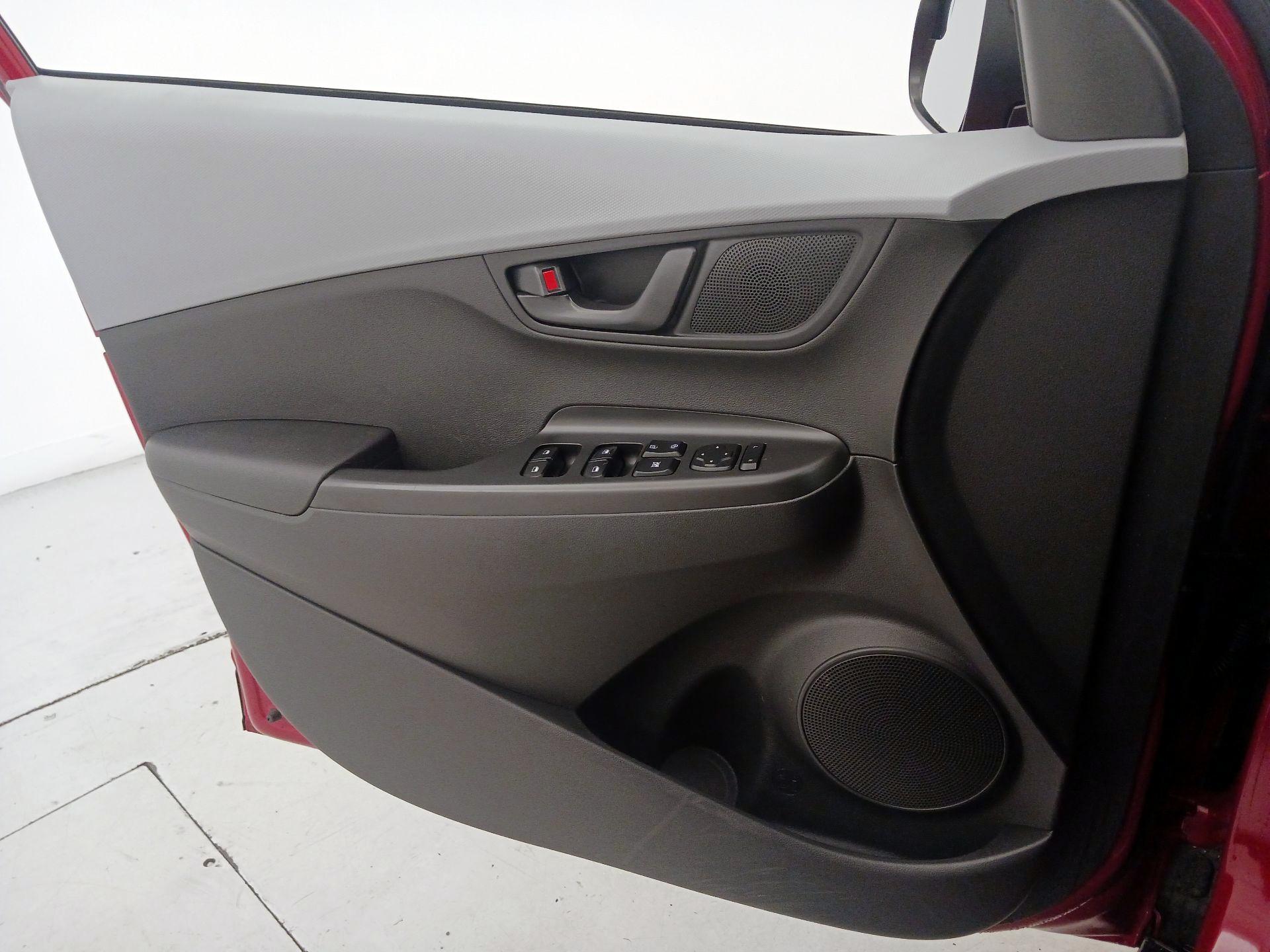 Thumbnail: 2020 Hyundai Kona - 12