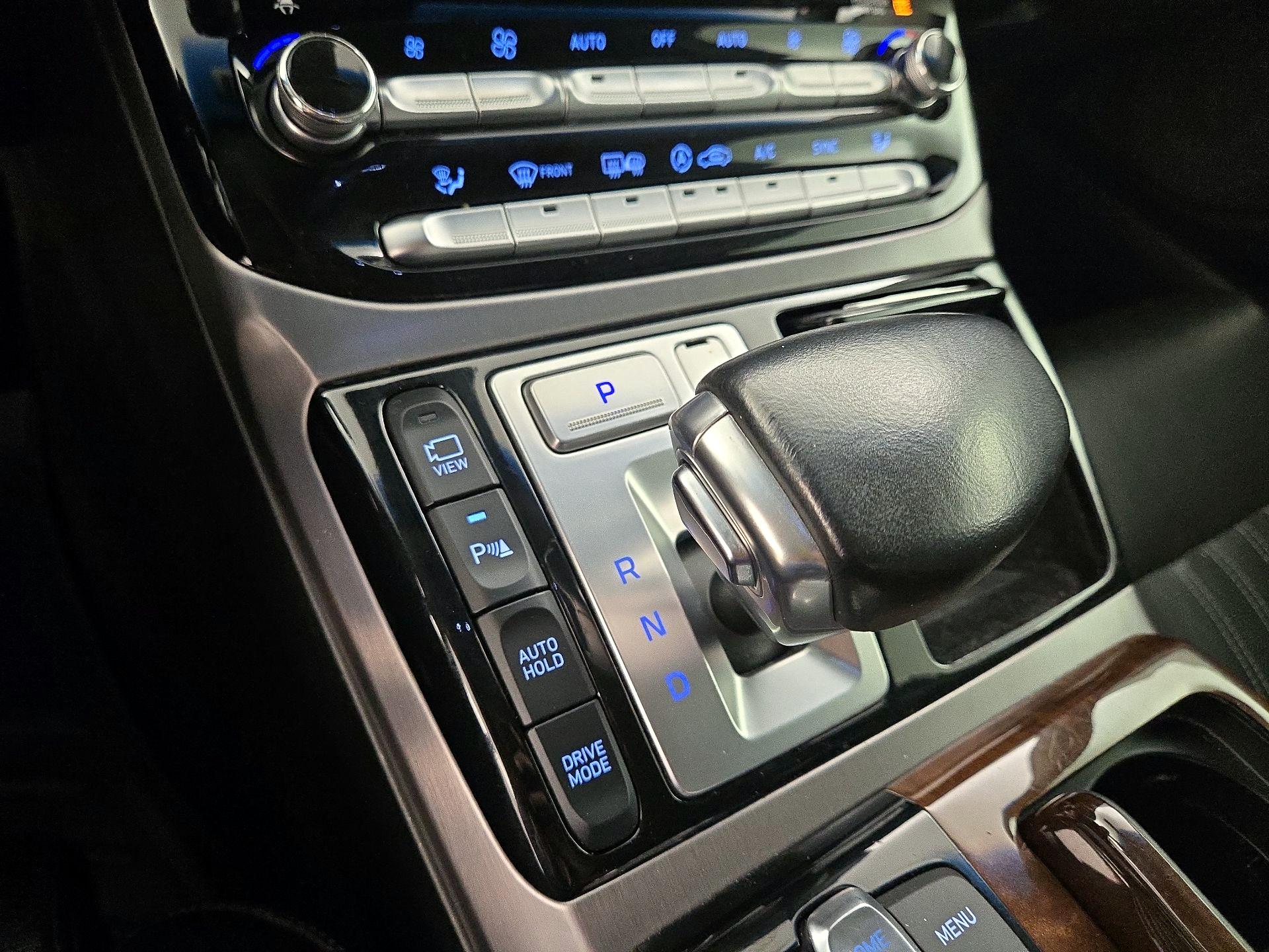 Thumbnail: 2018 Genesis G90 - 18
