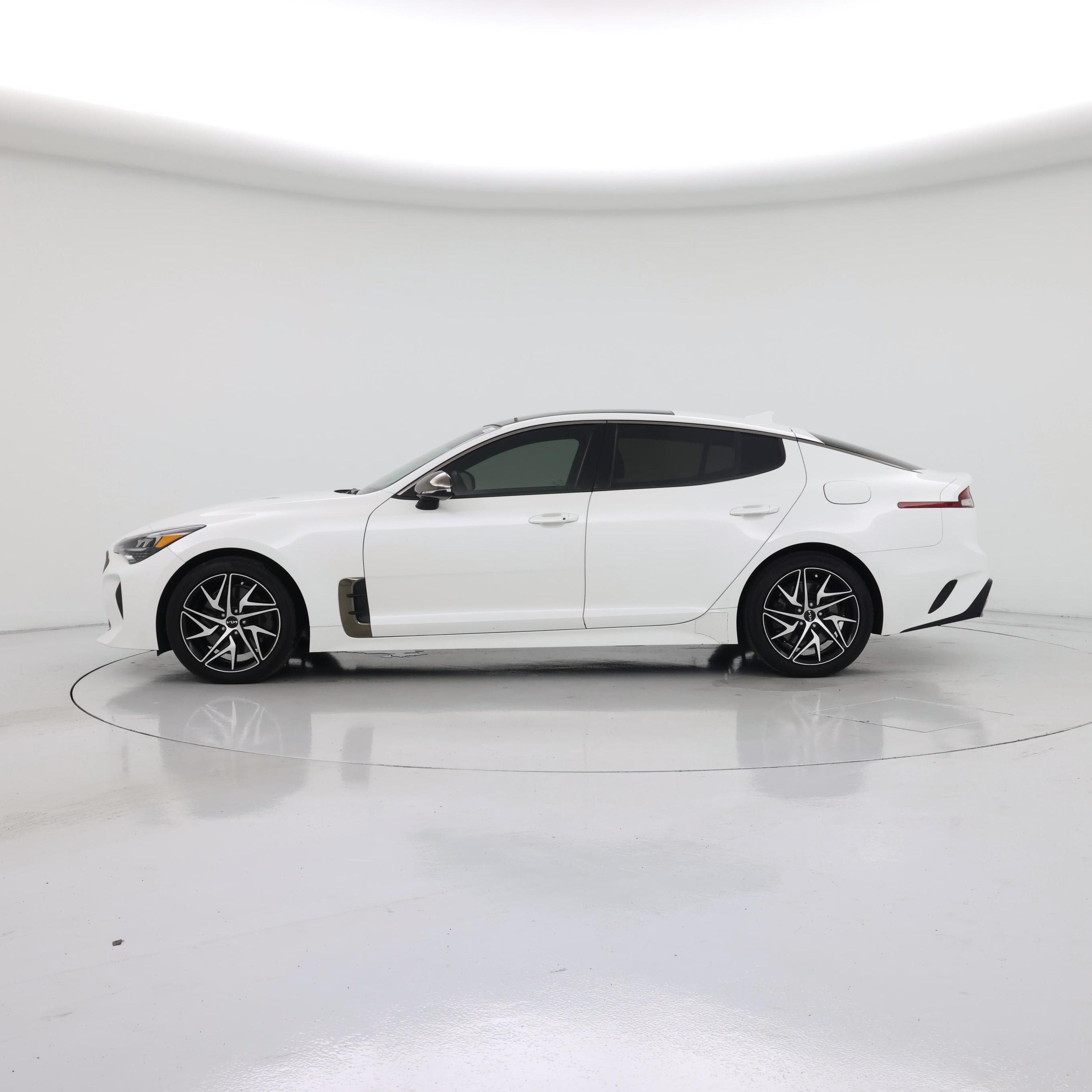 Thumbnail: 2022 Kia Stinger - 3