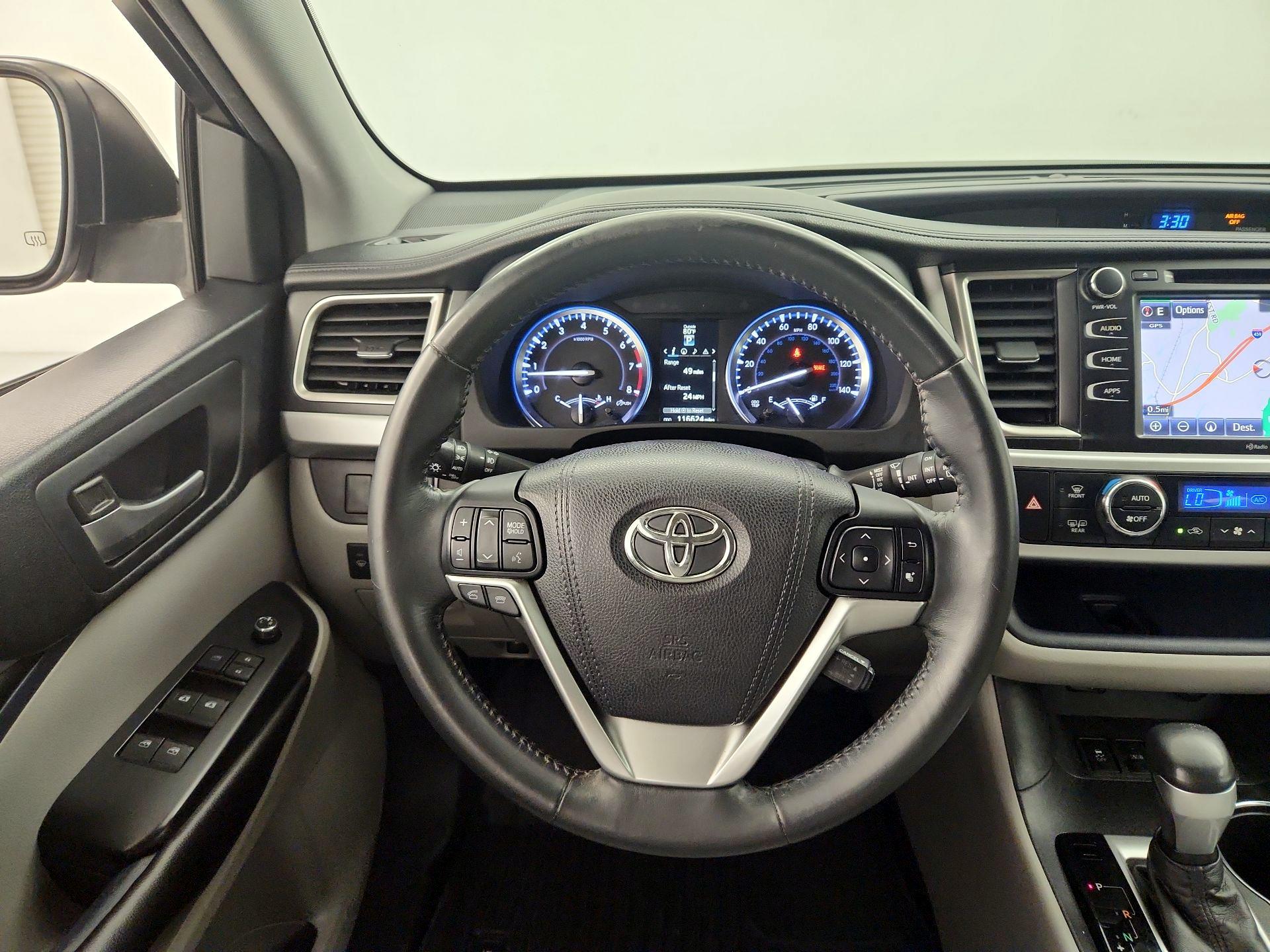 Thumbnail: 2015 Toyota Highlander - 10