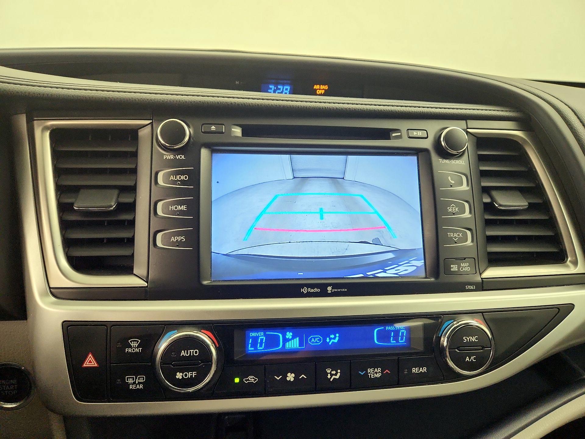 Thumbnail: 2015 Toyota Highlander - 15