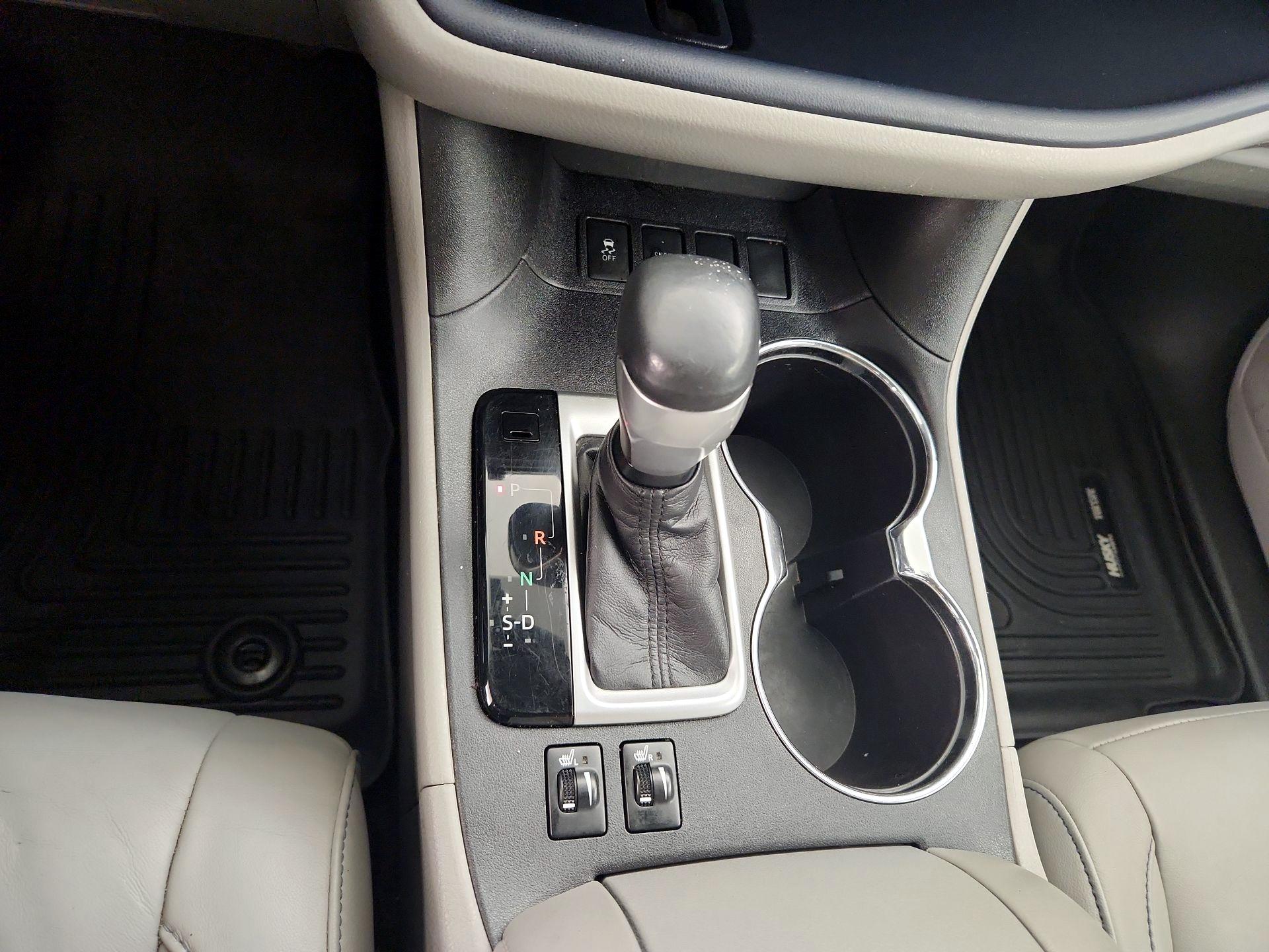 Thumbnail: 2015 Toyota Highlander - 18