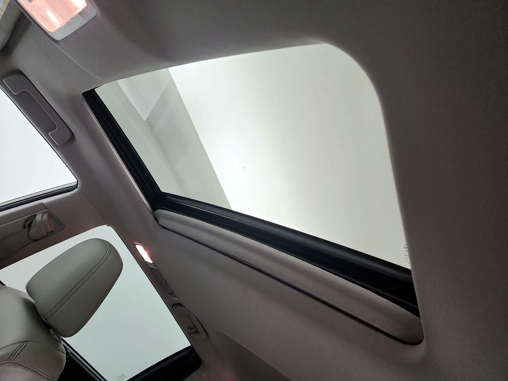 Thumbnail: 2015 Toyota Highlander - 20