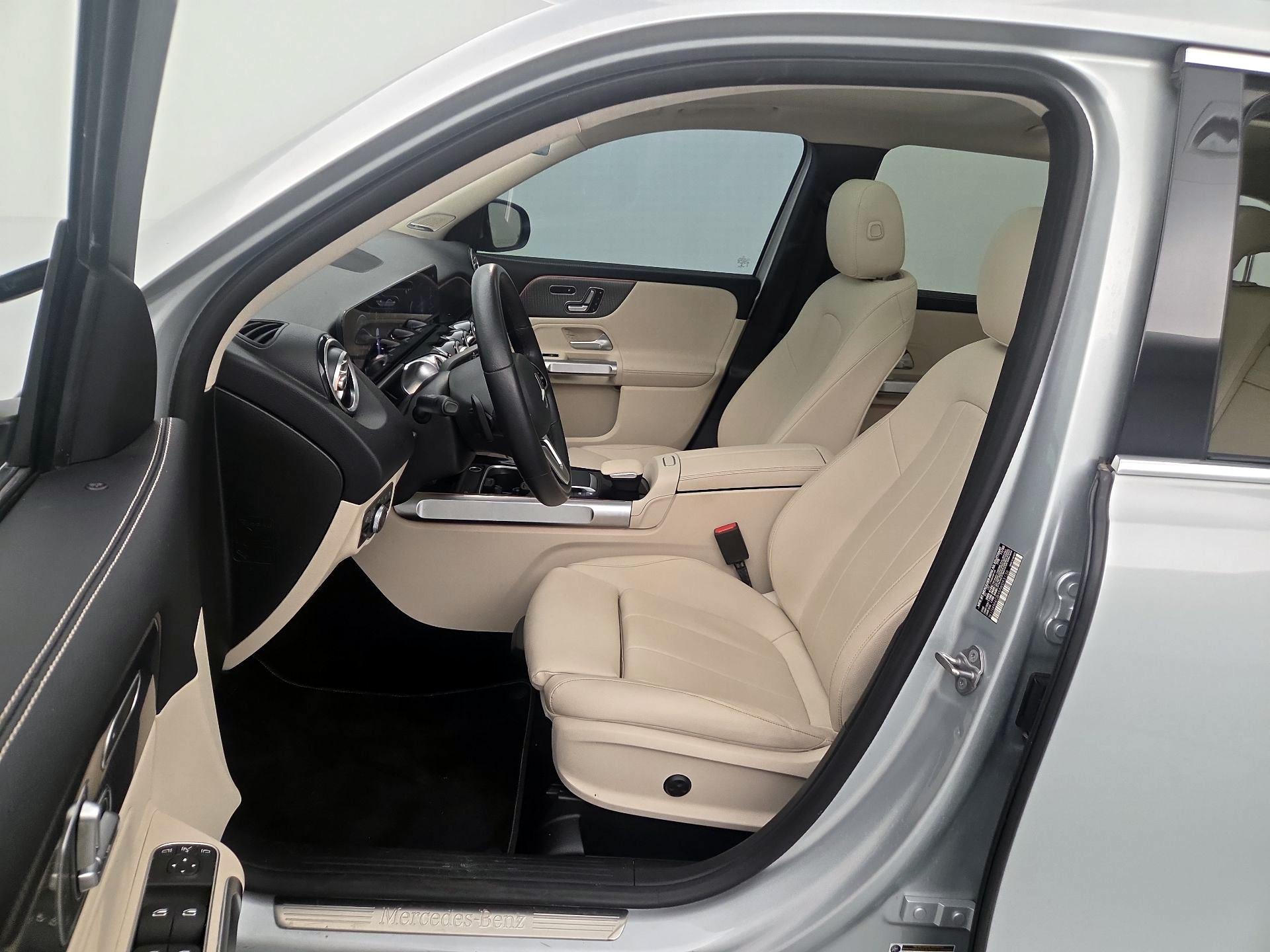 Thumbnail: 2021 Mercedes-Benz GLB - 11