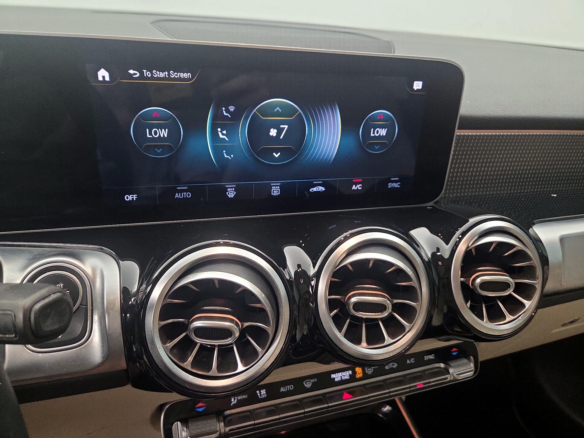 Thumbnail: 2021 Mercedes-Benz GLB - 16