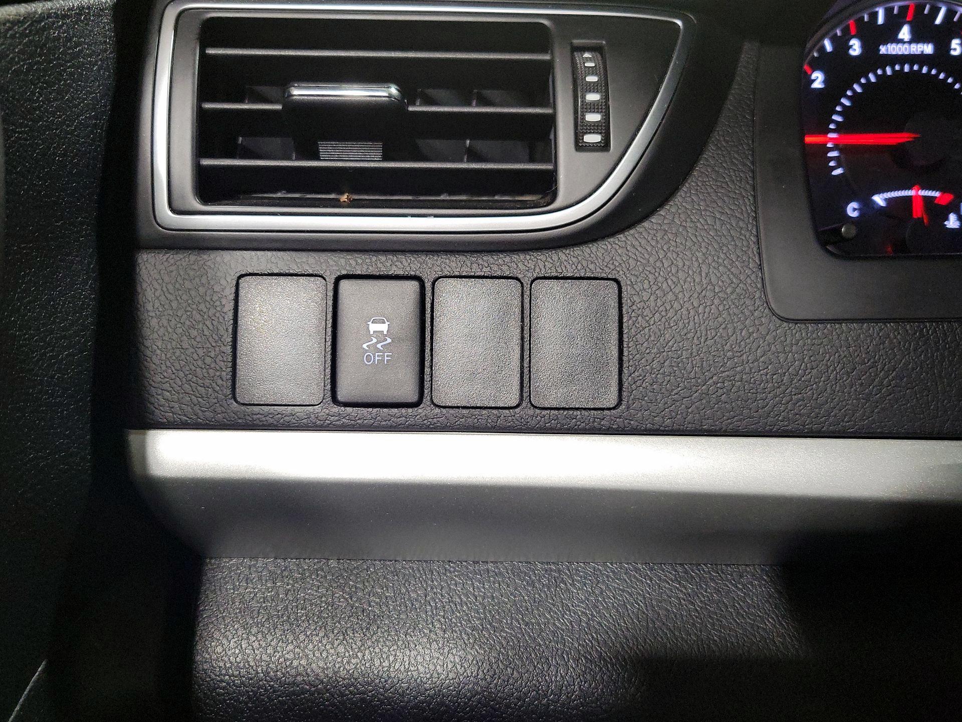 Thumbnail: 2015 Toyota Camry - 13