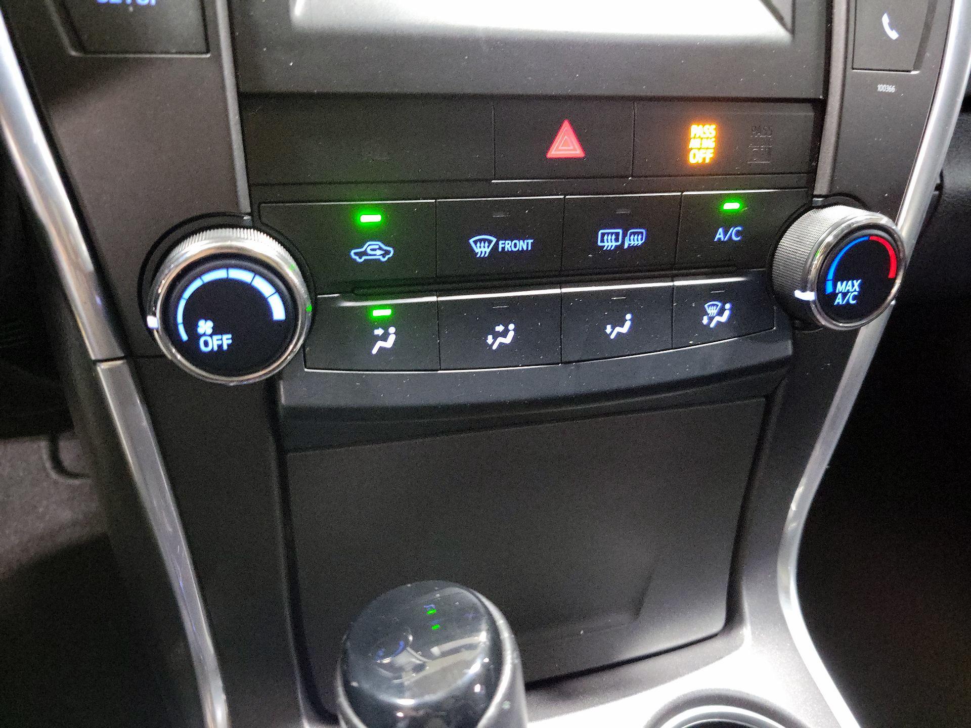 Thumbnail: 2015 Toyota Camry - 16