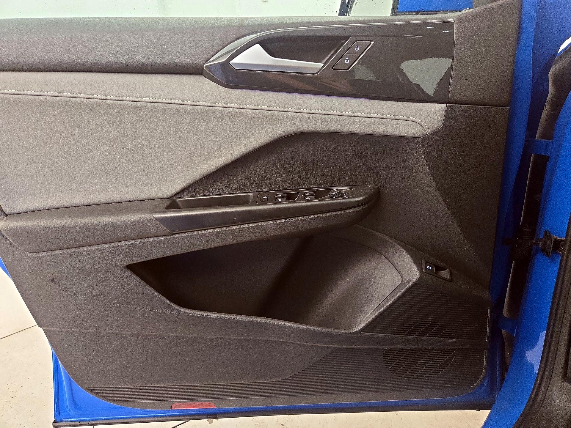 Thumbnail: 2022 Volkswagen Taos - 12